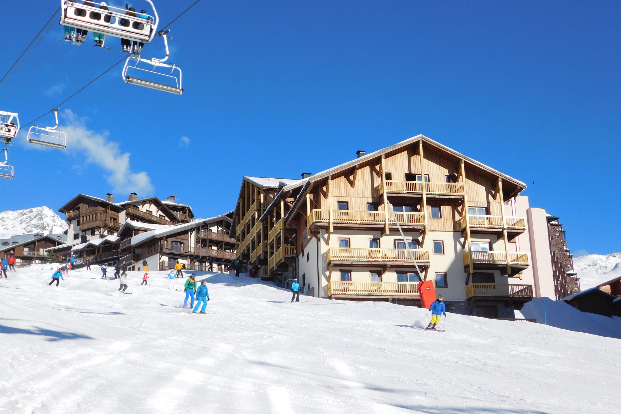 Luxury apartment on the slopes in bustling Val Thorens