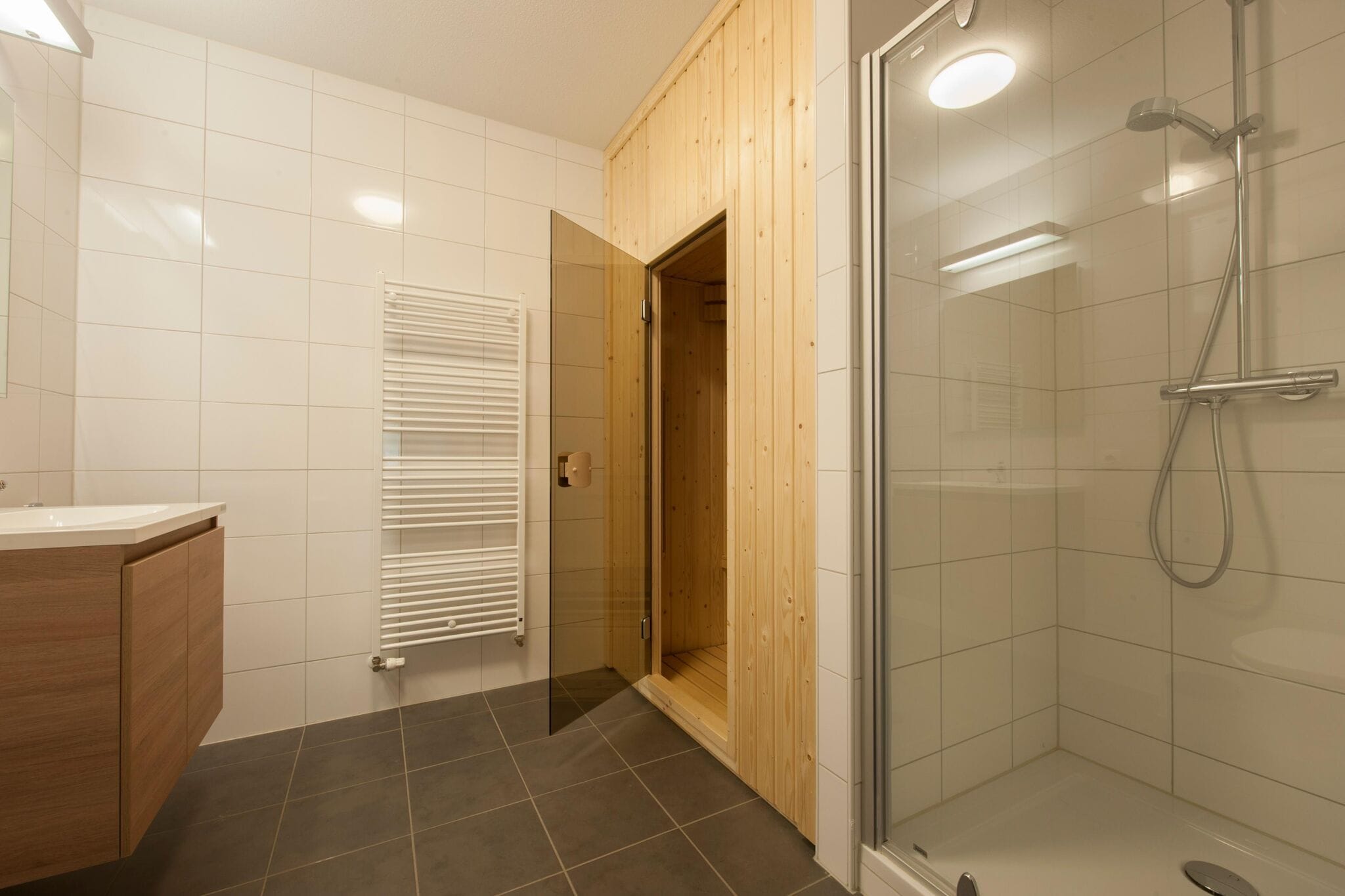 Appartement luxueux avec sauna et climatisation, mer à 200 m