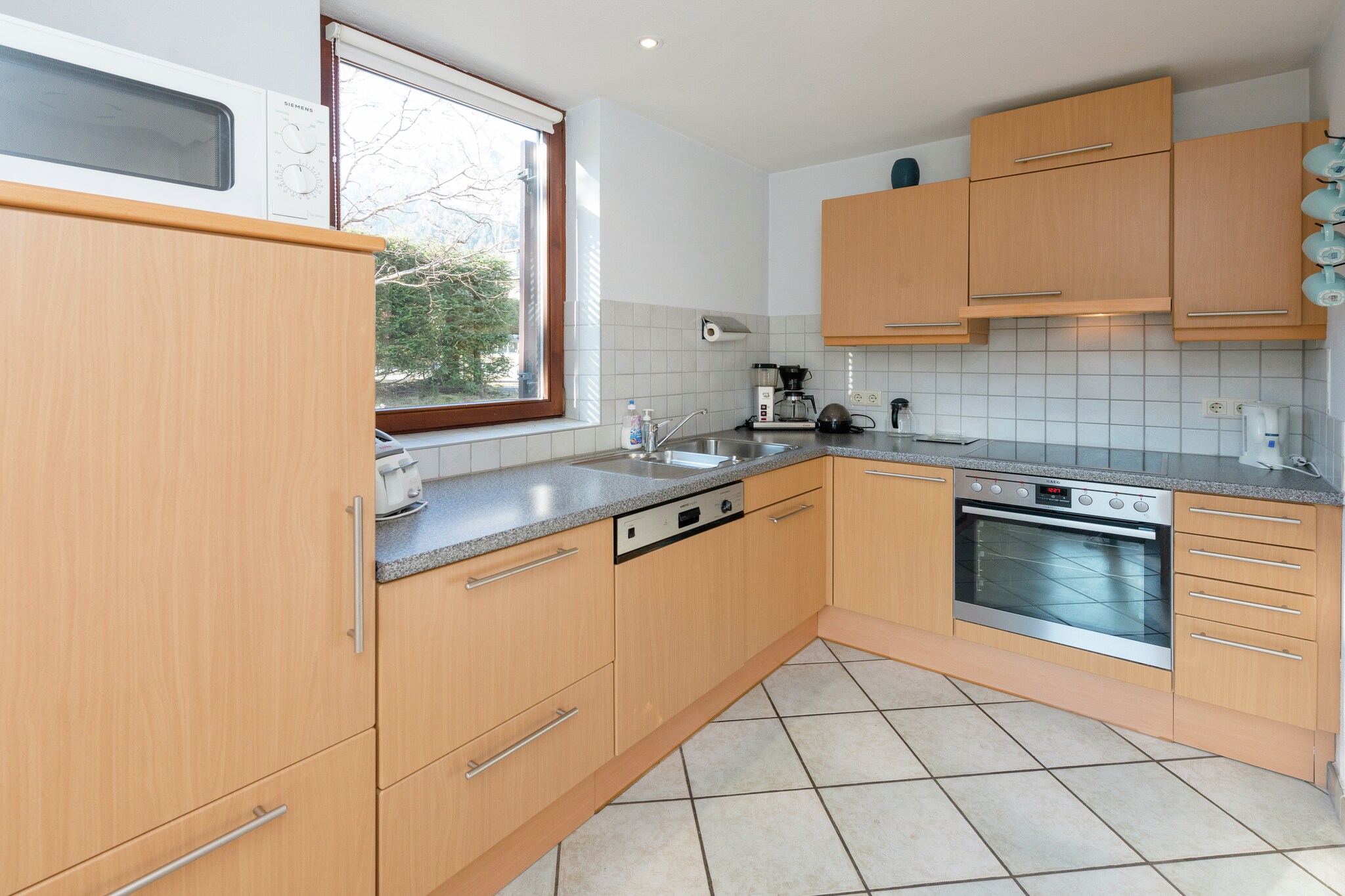 Ground floor: (hallway, Kitchen(cooker(4 ring stoves), oven, microwave, dishwasher, fridge-freezer), Living/diningroom(stove(tiled)), Bedroom with bathroom(double bed, shower, washbasin), toilet, ski storage, bathtub with shower)\n\nOn the 1st floor: (TV room(TV), bedroom(double bed), bedroom(2x single bed), bathroom(shower, washbasin, toilet))\n\ncarport, washing machine, heating(central), terrace(private), garden(private), garden furniture, parking