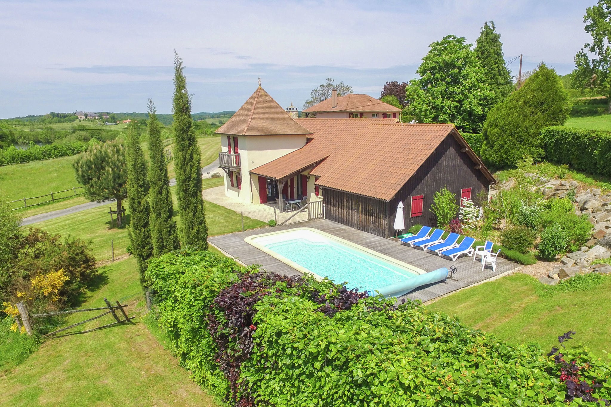 Villa de luxe avec sauna privee, piscine, vue et de place pour deux familles