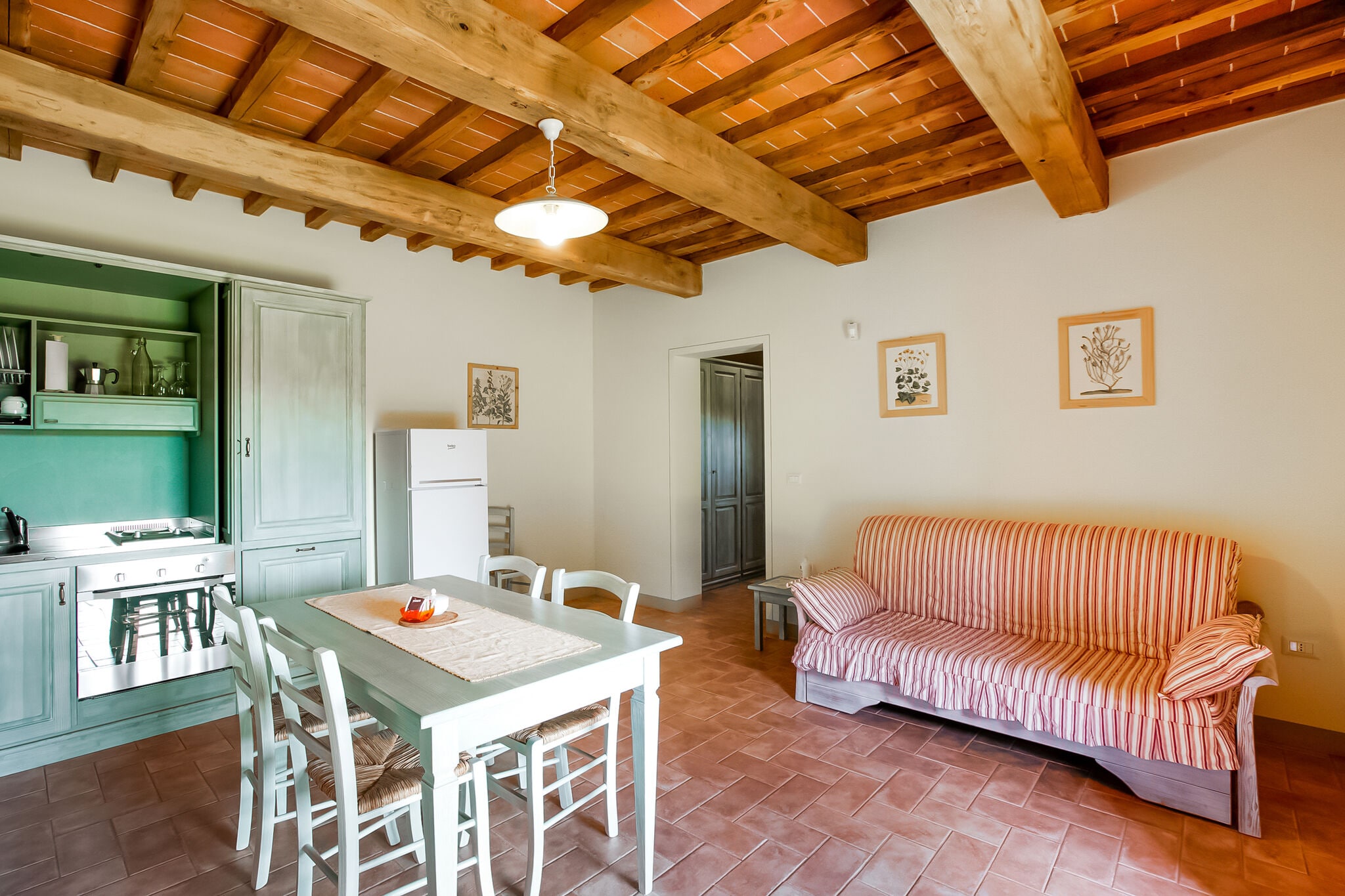 Apartment in a holiday home in Anghiari with a view of the hills