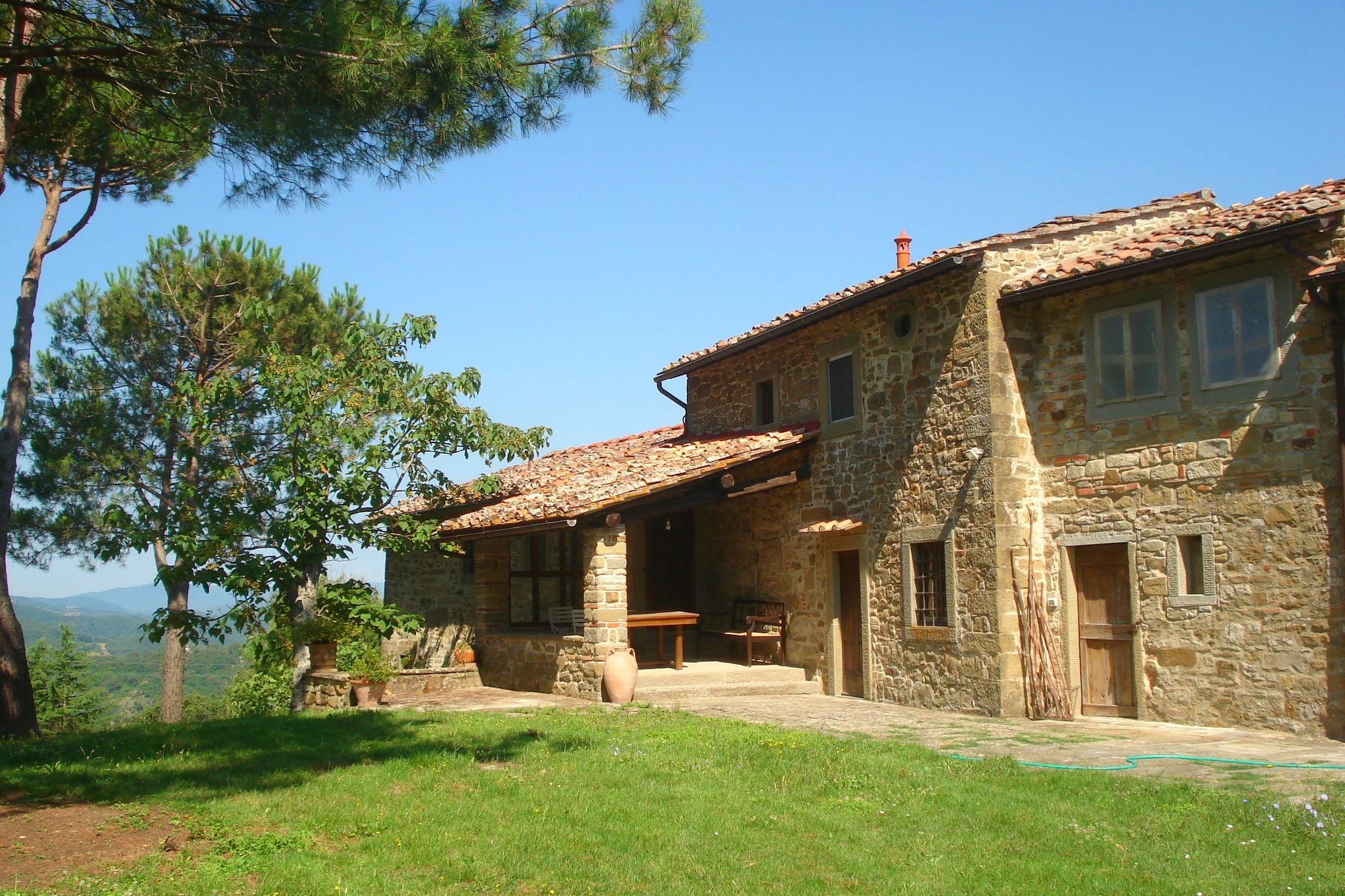 Rustikales Ferienhaus in Borgo San Lorenzo mit Privatgarten