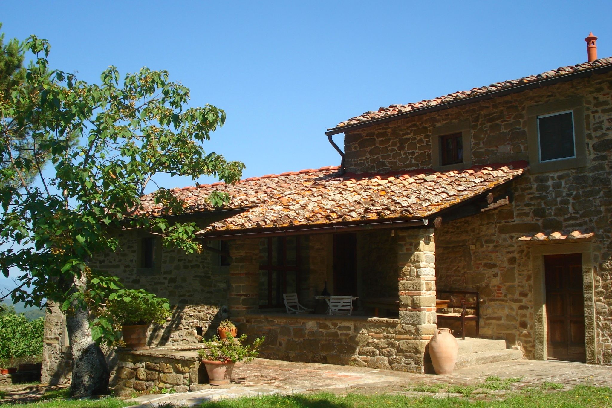 Rustikales Ferienhaus in Borgo San Lorenzo mit Privatgarten