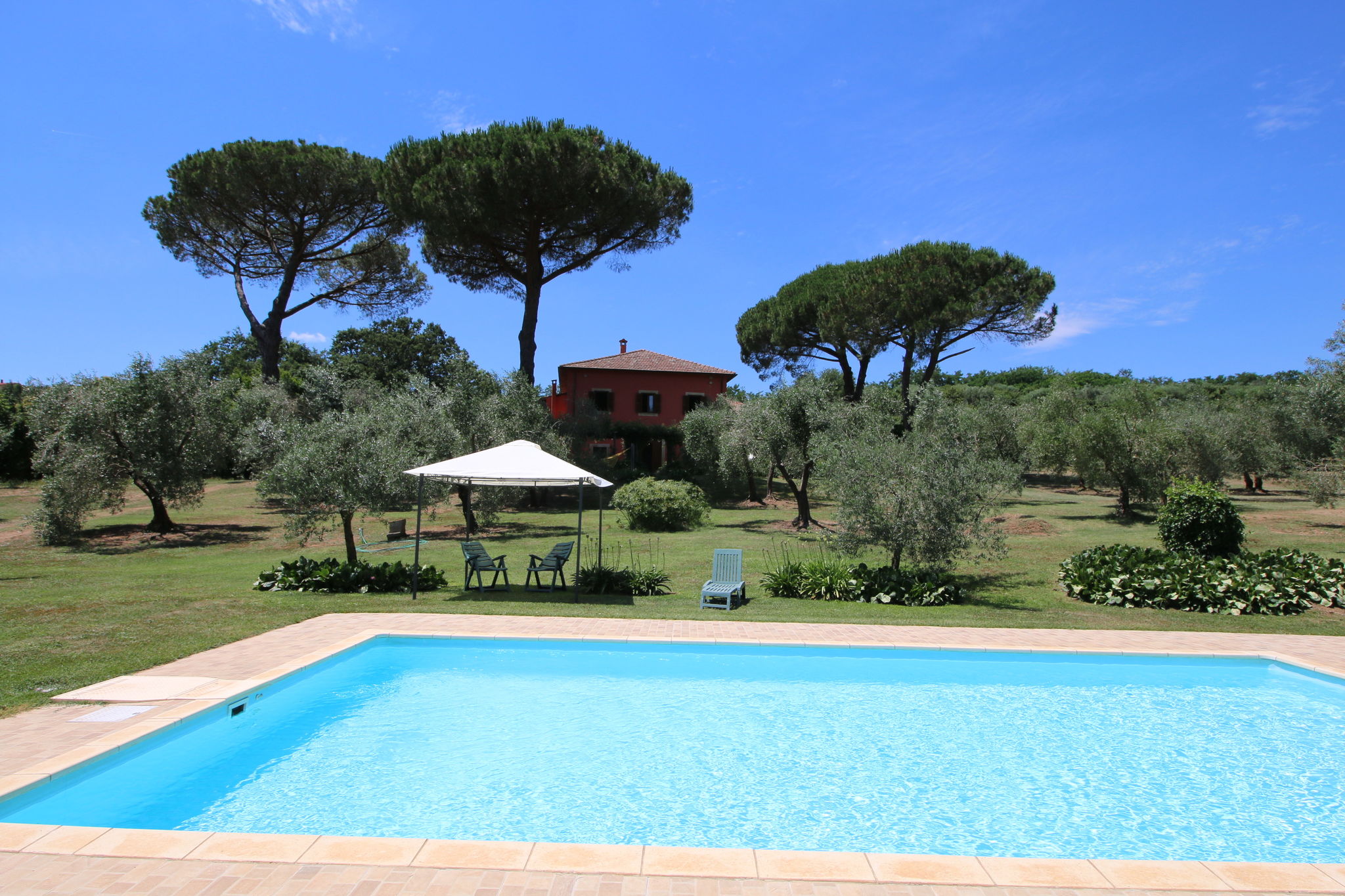 Moderne Villa in Manziana mit Schwimmbad