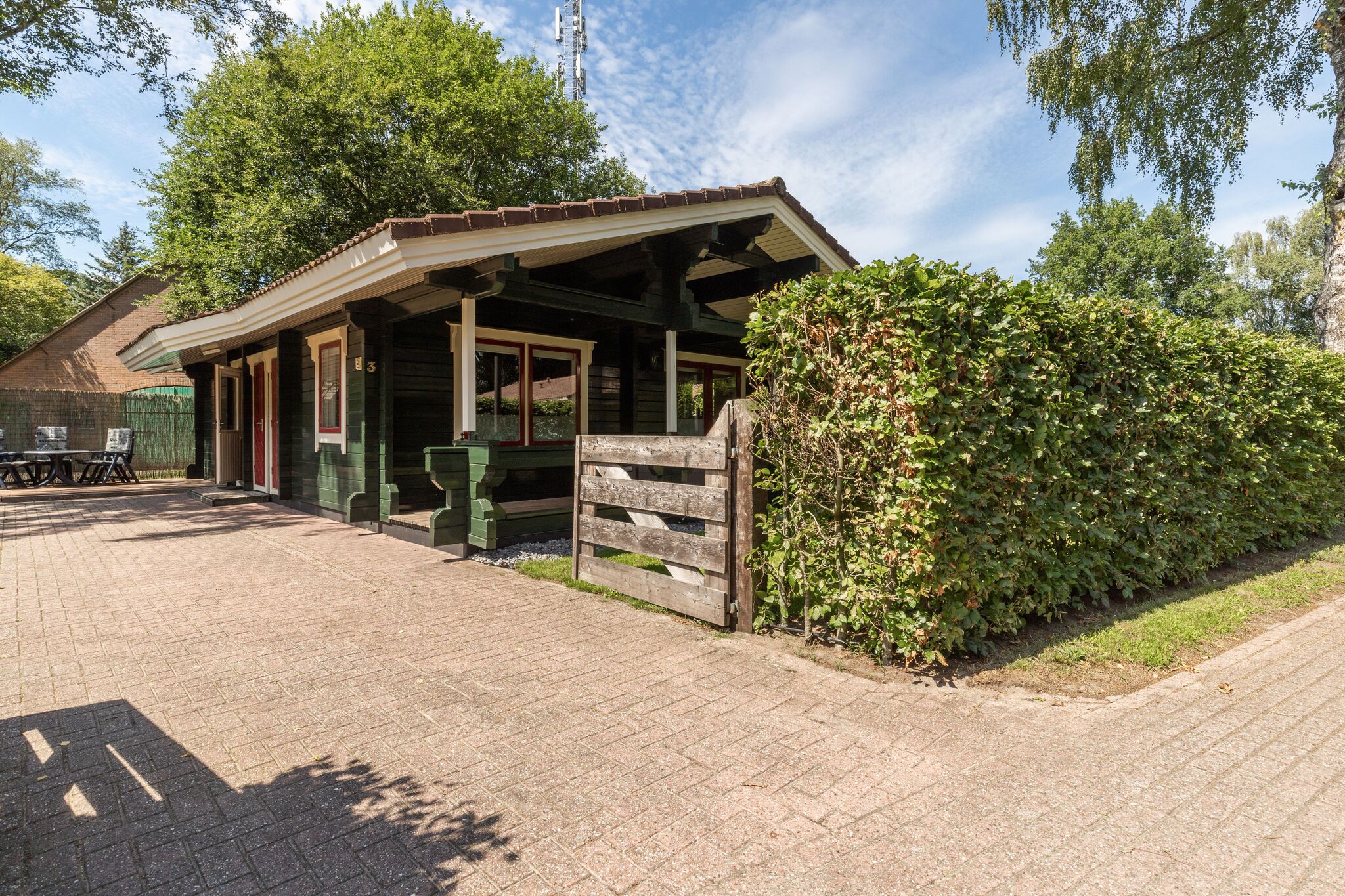 Vrijstaande bungalow in de Veluwe met een omheinde tuin