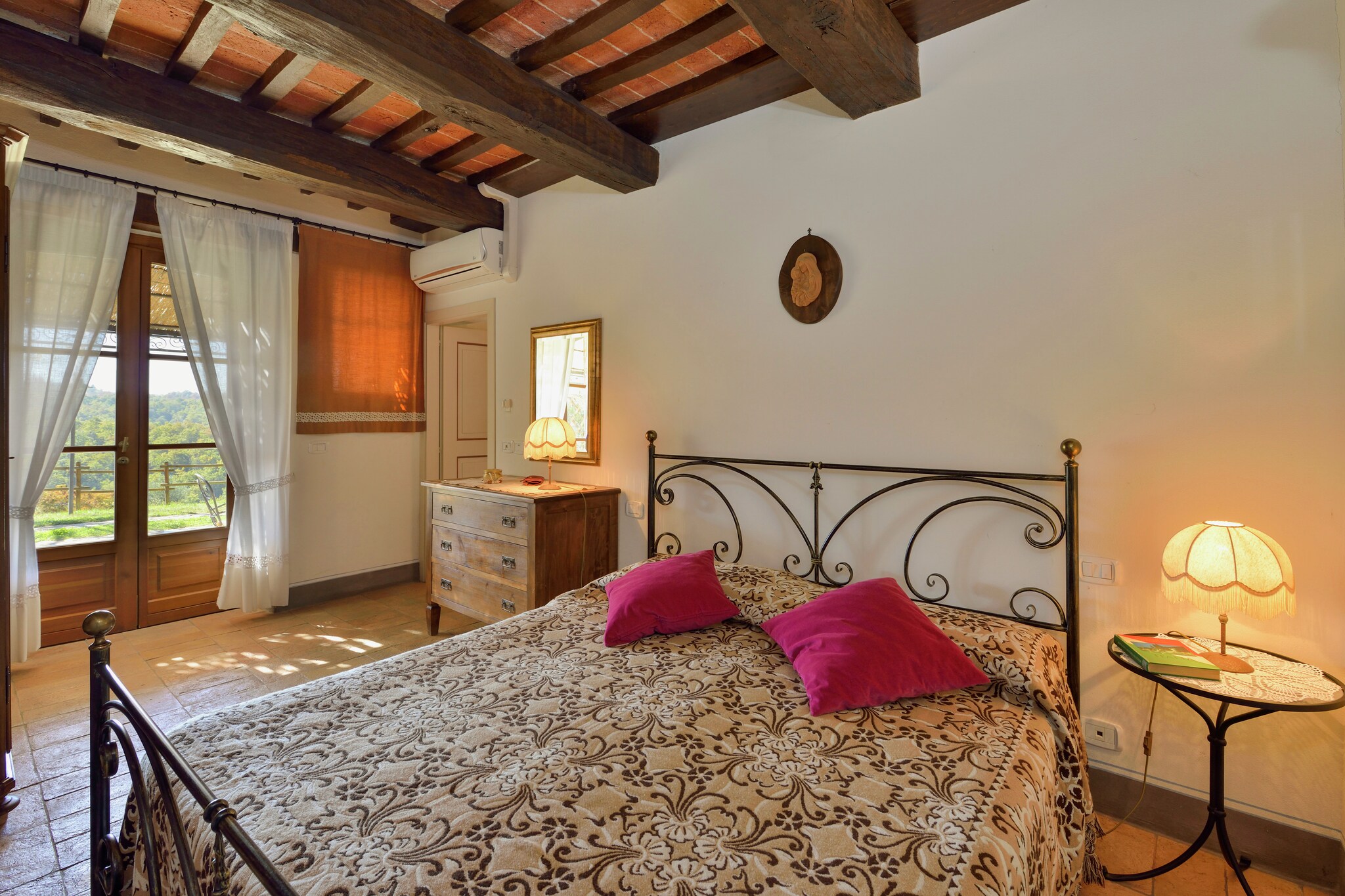 Farmhouse in Città della Pieve with Pool