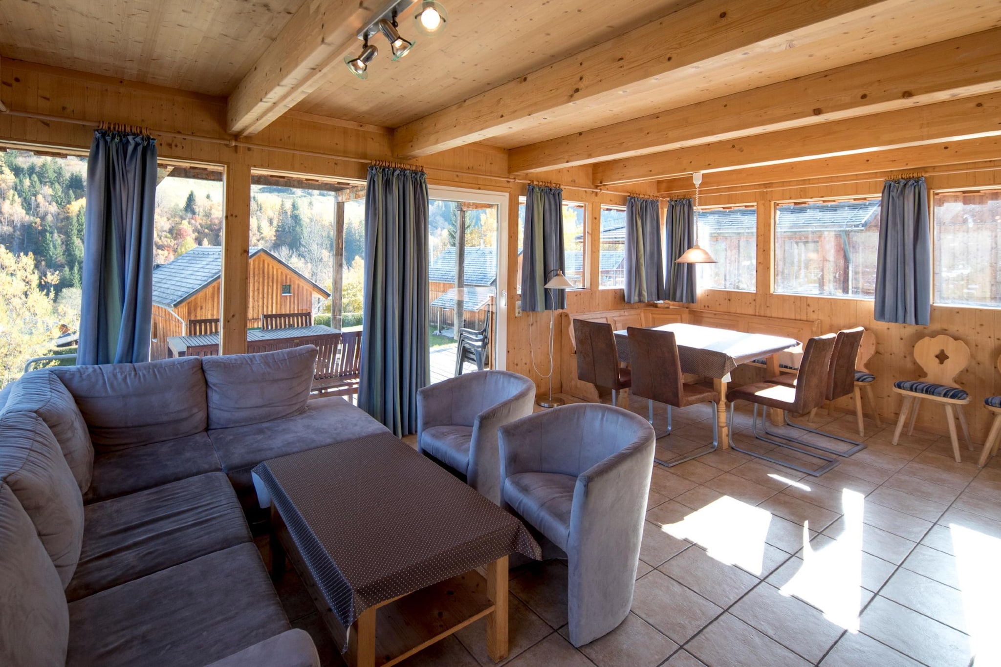 Welcome to our inviting 100 m² chalet, designed to comfortably accommodate up to 8 guests. This charming retreat features three spacious bedrooms and offers a well-balanced mix of comfort and convenience. The chalet includes one bathroom with a relaxing bathtub, another with a rejuvenating shower, and a handy guest toilet.
Located approximately 15 km from the Kreischberg Ski Area, the chalet provides easy access to both winter sports and summer activities. As a guest, you'll also receive the MurauCard (summer), offering additional perks and discounts in the local area.
The heart of Chalet Paal II is its open kitchen, fully equipped to cater to your culinary needs. You'll find cutlery, cookware, a ceramic hob, oven, dishwasher, and a fridge with a freezer compartment. Additional amenities include a toaster, kettle, and coffee machine, ensuring that every meal is a delight. To get you started, a small starter set with dishwasher tabs, dishwashing liquid (sample), a sponge, garbage bags, cleaning supplies, and a tea towel will be provided upon arrival. Relax and enjoy the fresh air on the furnished terrace, perfect for unwinding after a day of exploration. The chalet is equipped with free Wi-Fi and satellite TV, keeping you connected and entertained throughout your stay.
Discover the perfect blend of comfort and convenience in this delightful chalet, where every detail is crafted to enhance your holiday experience.