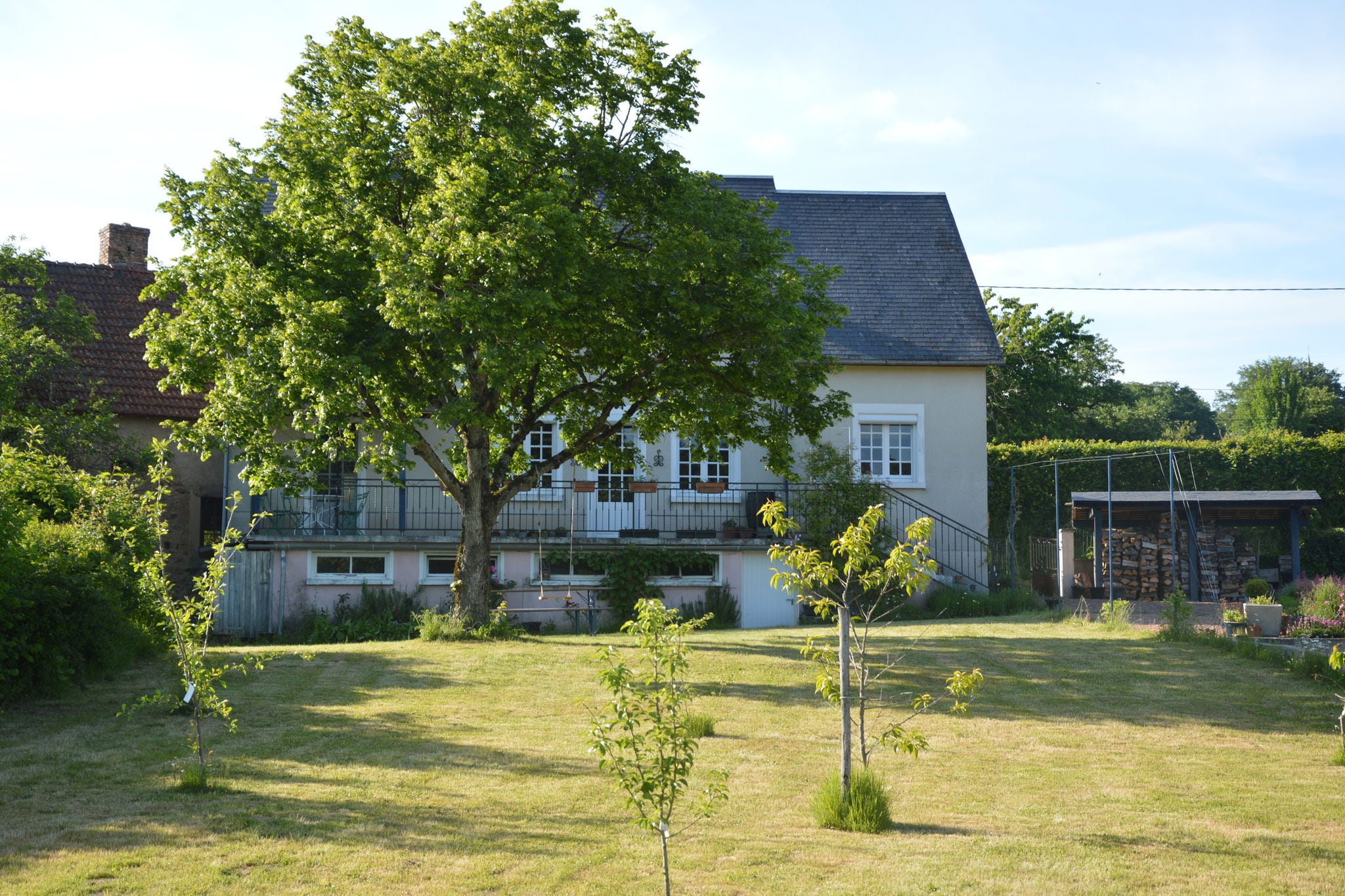 Schönes Ferienhaus mit Sauna in Montigny-en-Morvan