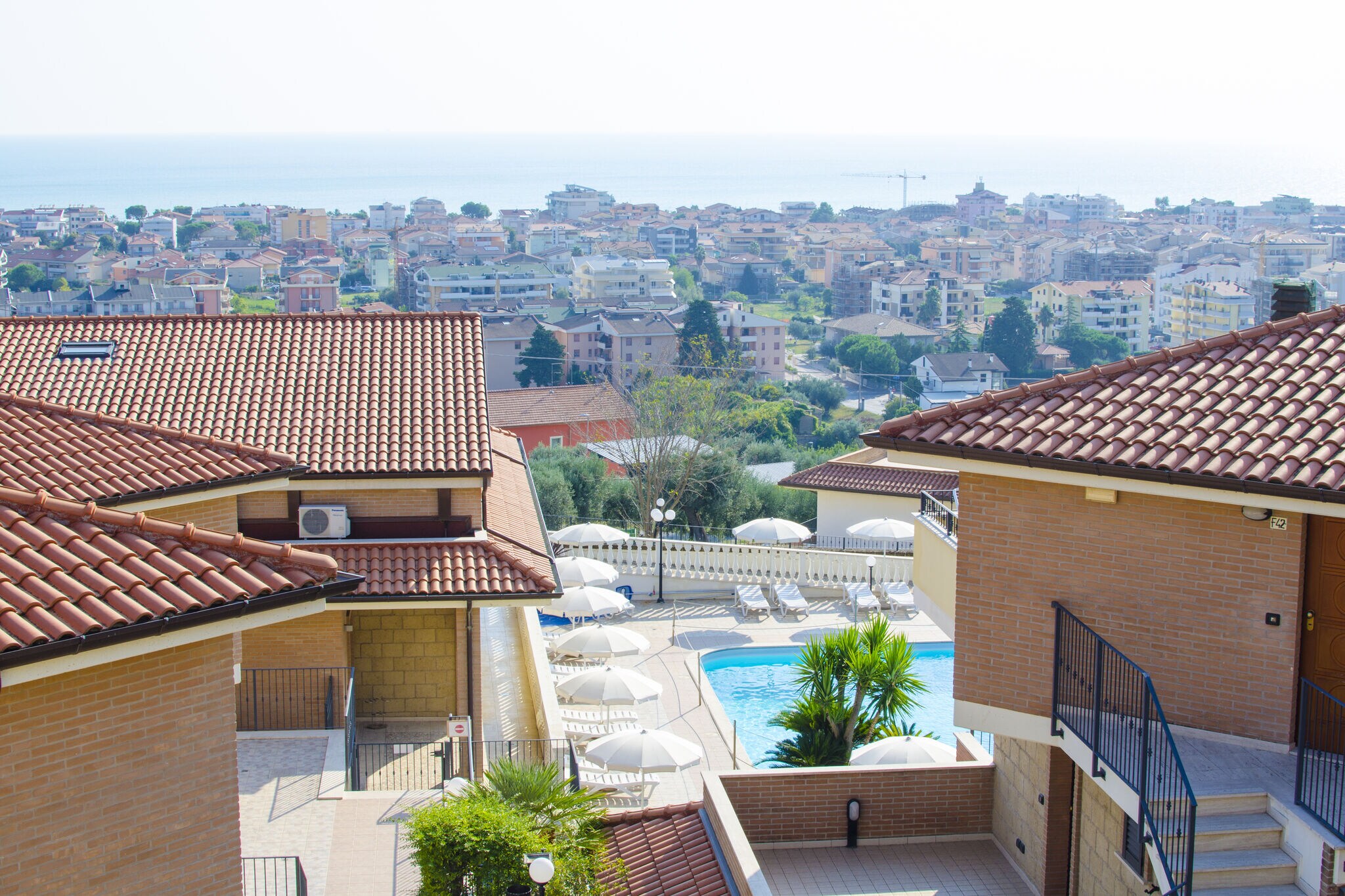Ferme moderne à Tortoreto avec piscine