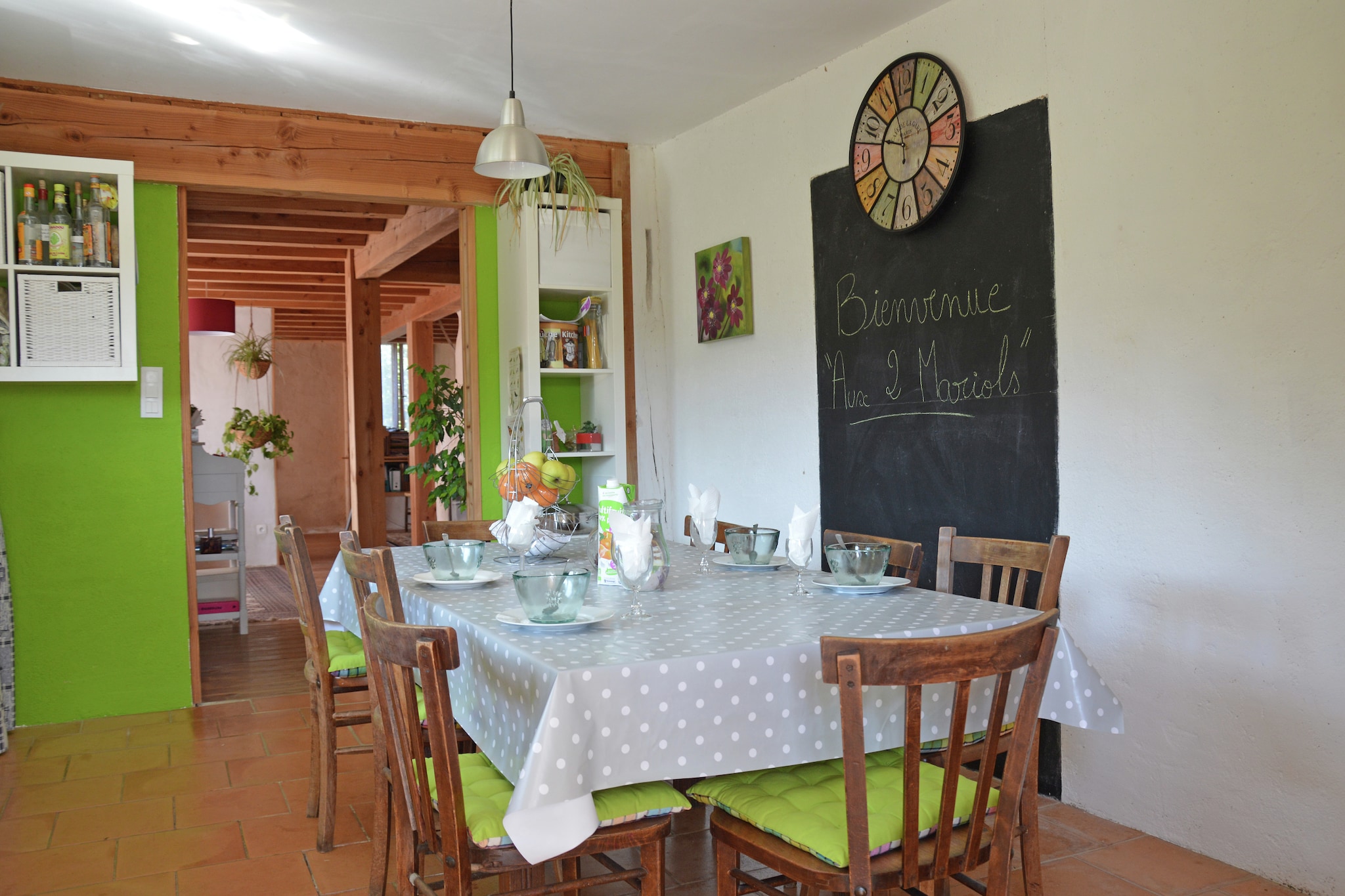 Ground floor: (Entrance, open kitchen(dining table, cooker(5 ring stoves, gas), oven, microwave, dishwasher, fridge-freezer, washing machine, terrace), Living/diningroom(TV, stove, seating area, DVD player), Bedroom with bathroom(double bed(190 x 160 cm), shower, washbasin), toilet)\n\nOn the 1st floor: (bedroom(double bed(140 x 190 cm)), bedroom(single bed(90 x 190 cm), bunk bed), bedroom(single bed(90 x 190 cm), double bed(160 x 190 cm)), bathroom(bath tub, 2x washbasin))\n\ngarden doors, garden(private, illuminated), BBQ(gas), parking, swimming pool(private, 8 x 4 m.), play equipment