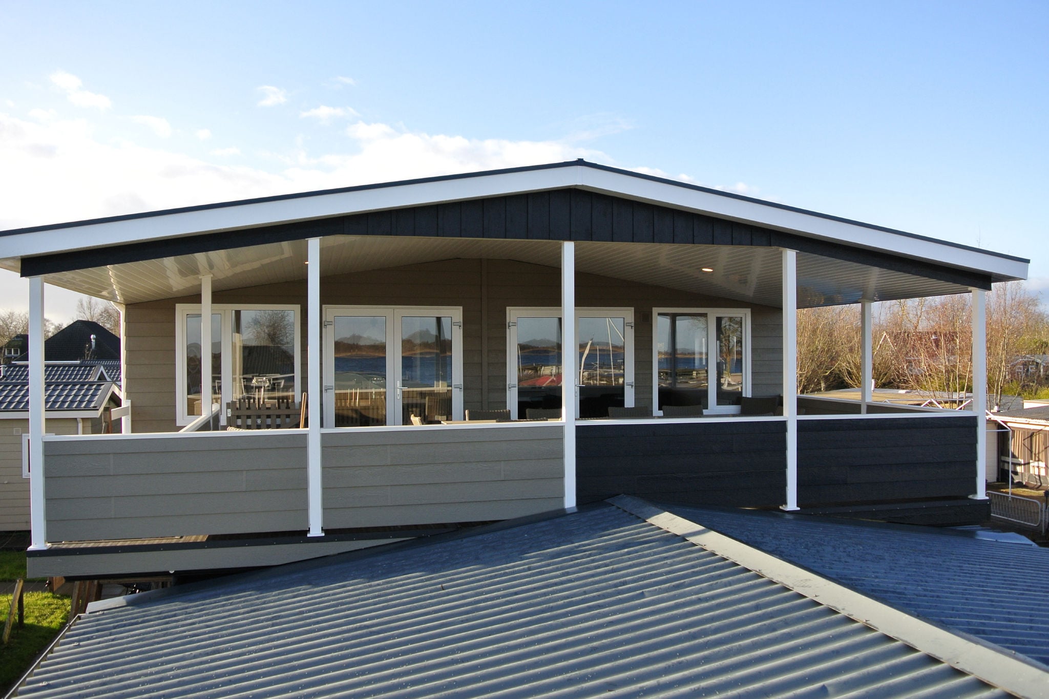 Lodge moderne avec barque électrique à centre de Giethoorn