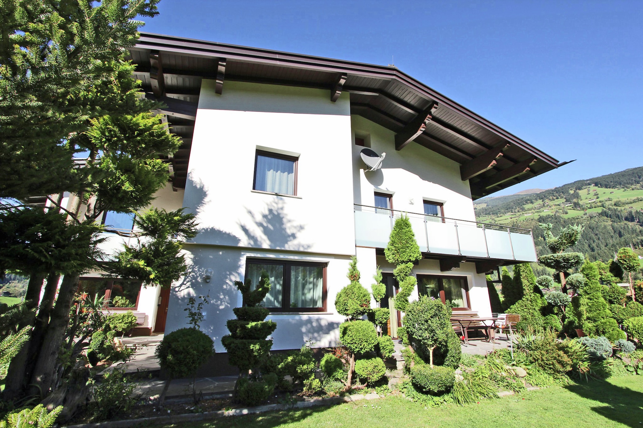 The large holiday home is in a wonderfully sunny location in Aschau im Zillertal. It offers 4 bedrooms, accommodating 10 people. The house owner lives in the same house where the apartment is situated
The free ski bus stops right by the front door and will take you to the Zillertal-Arena's renowned ski areas, to the Hochzillertal or to the large Mayrhofen ski area. Restaurants and nighlife can be enjoyed in this town, at a distance of 500 m. Tourist information can be availed at a distance of 2 km.
The house offers a large open-plan kitchen and a lovely balcony that extends round the house, offering a wonderful view of the surrounding mountains. It also offers free WiFi services!