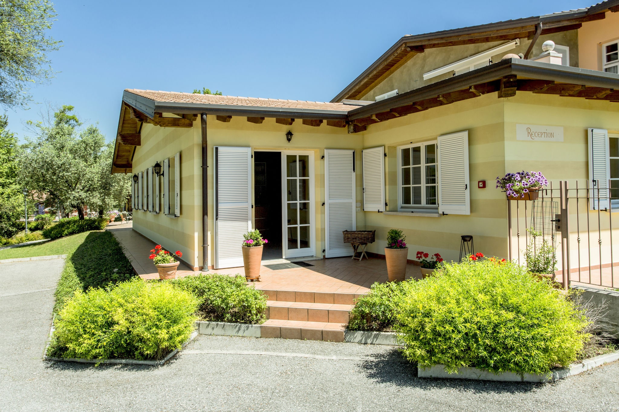 Modernes Ferienhaus in Manerba del Garda mit Garten