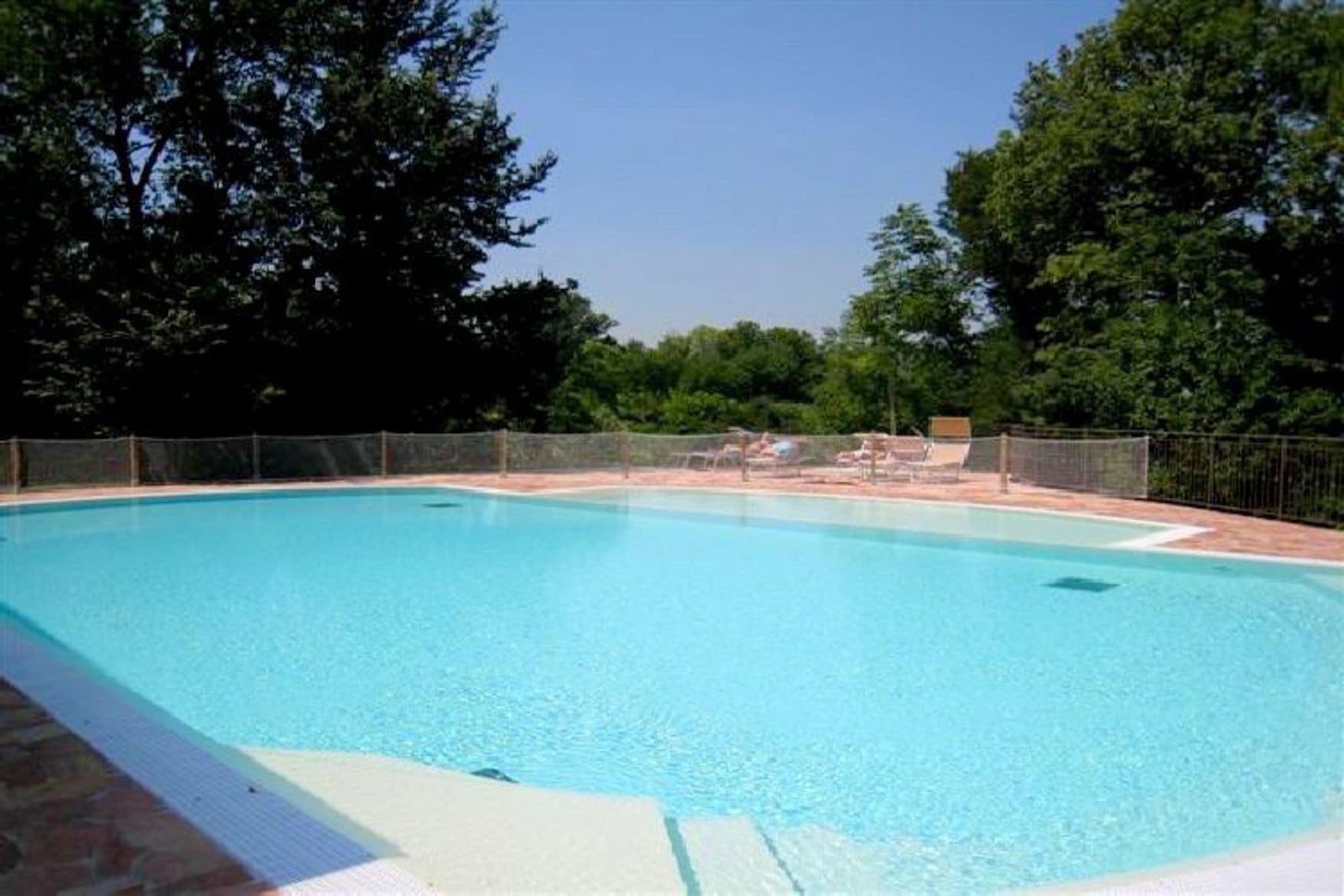 Charmante maison de vacances avec piscine partagée
