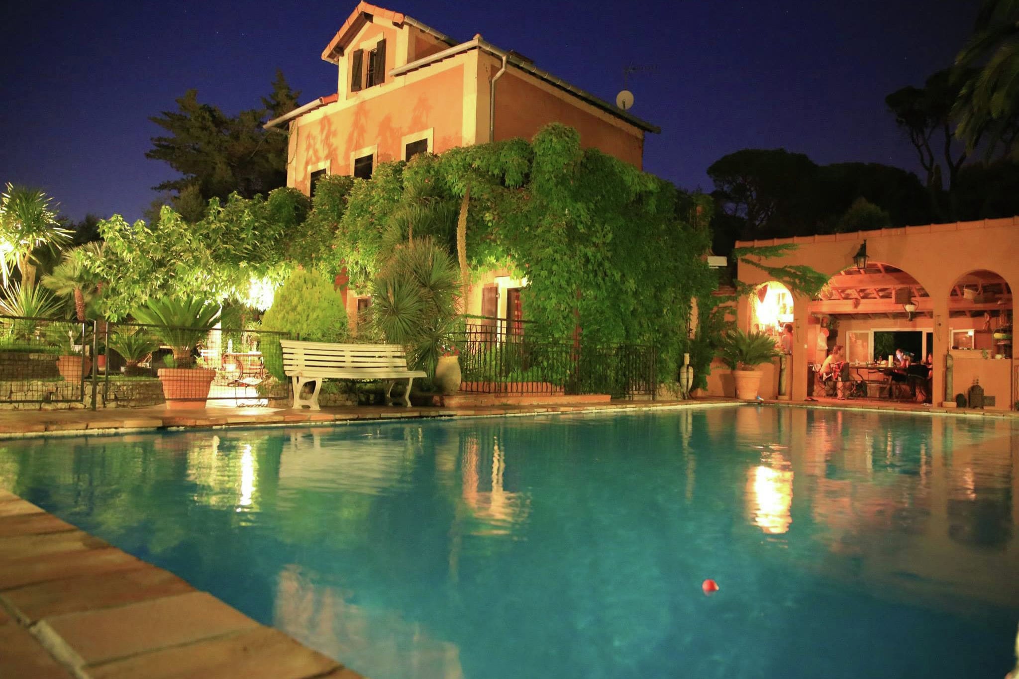 Charakteristisches Herrenhaus in Fréjus mit privatem Pool