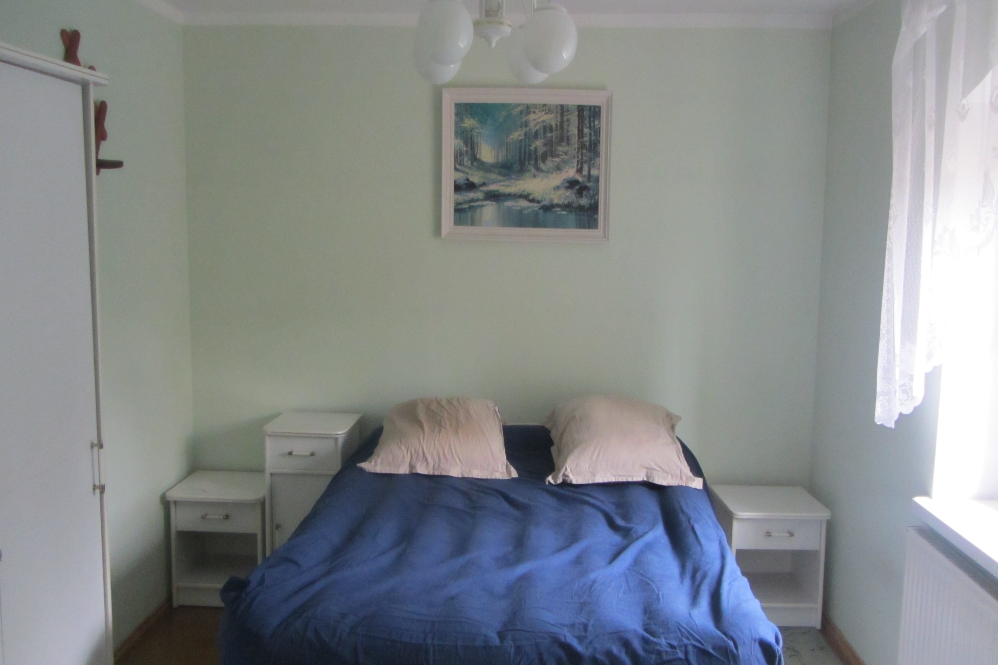 Ground floor: (hallway, Living room(double sofa bed, TV(satellite), decorative fireplace, radio), dining room(dining table), Kitchen(cooker(4 ring stoves), oven, microwave, dishwasher, fridge-freezer), bathroom(bath tub, shower), toilet, storage)\n\nOn the 1st floor: (bedroom(double bed), bedroom(double sofa bed), bedroom(bunk bed or 2 single beds), walk-through bedroom(bunk bed or 2 single beds), bathroom(shower, toilet))\n\ngarage, garden, garden furniture, BBQ, parking, pond