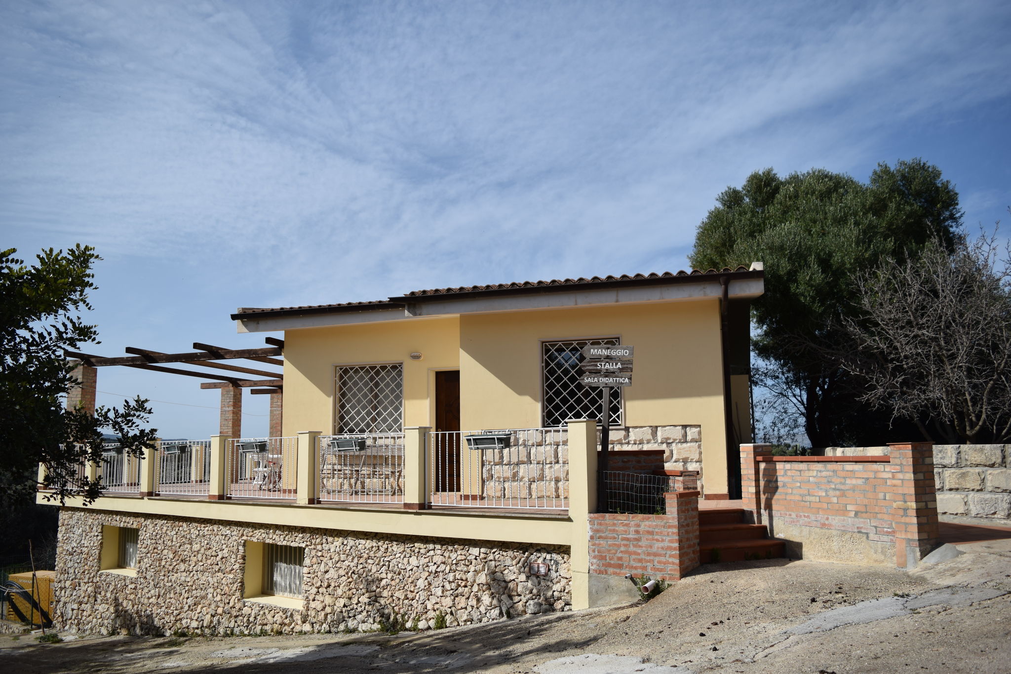 House with panoramic terrace, few km from the sea and from the city of Syracuse