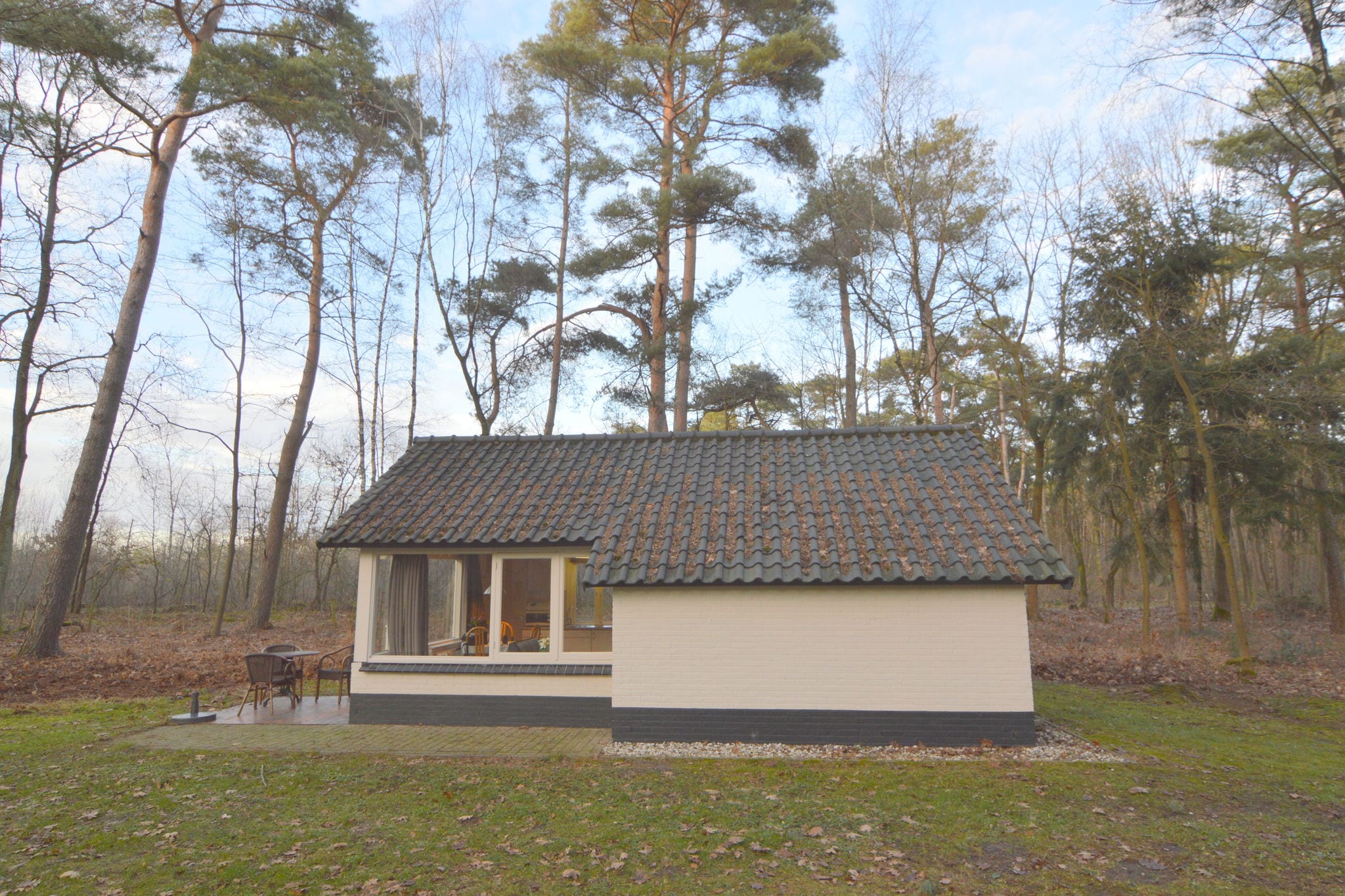 Geheel vrijstaande bungalow op een natuurrijkpark aan een groot ven