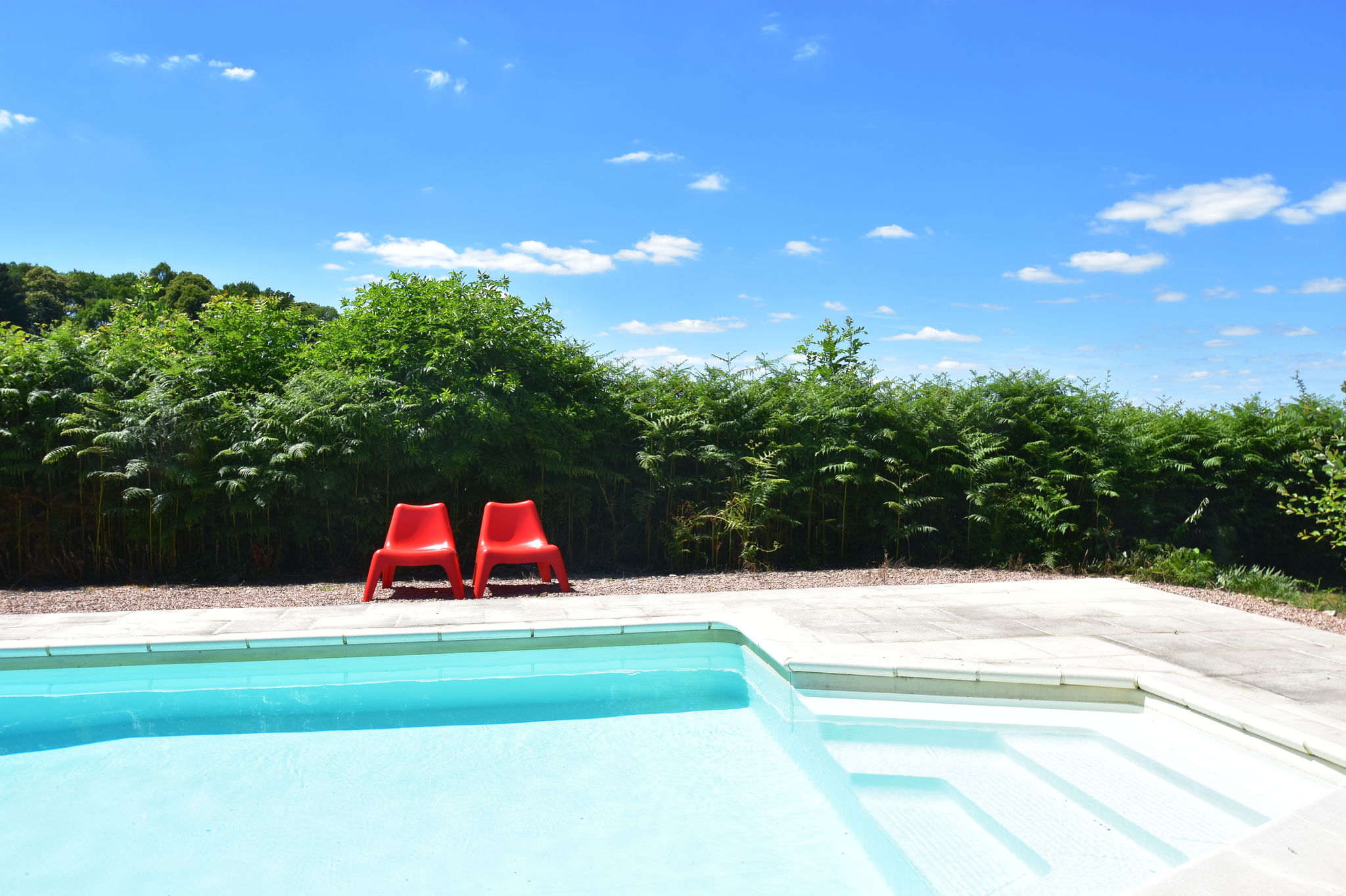 Angenehmes Ferienhaus in Chaumard mit privatem Pool