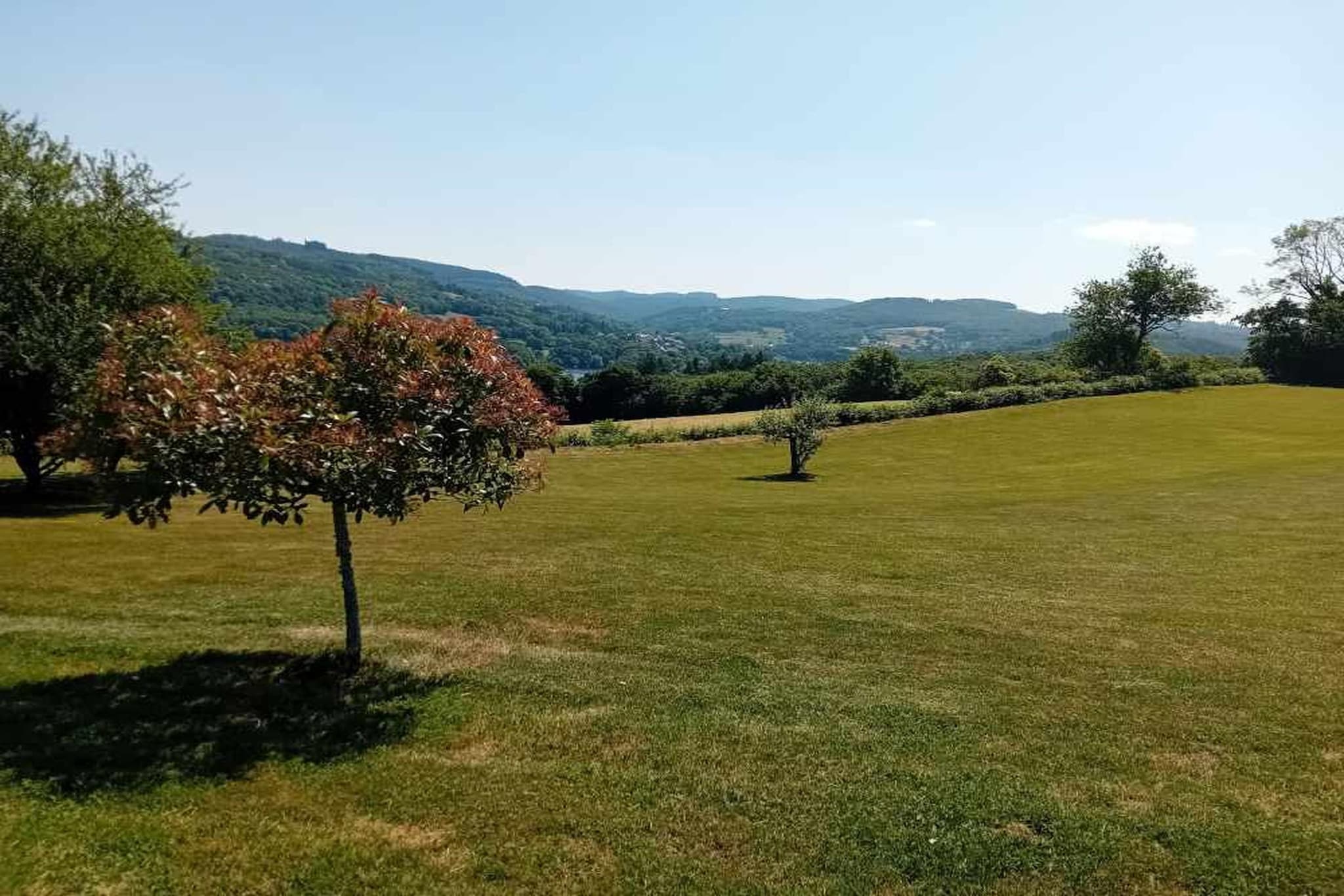 Vue de Pannecière-Tuinen zomer