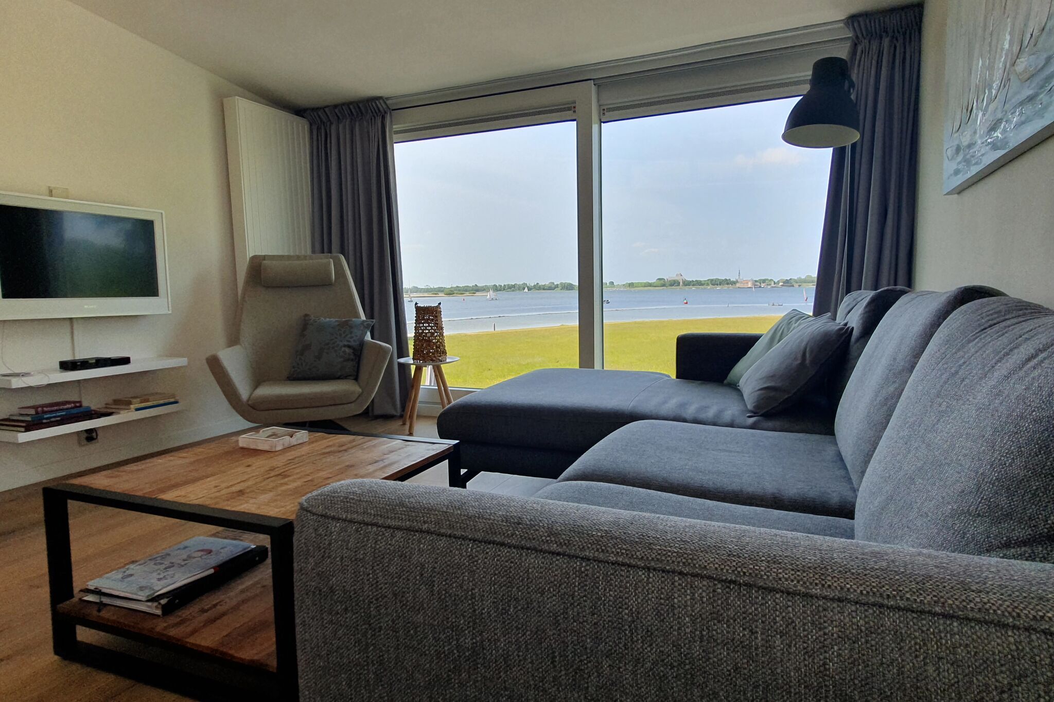 Cosy holiday home on Lake Veere