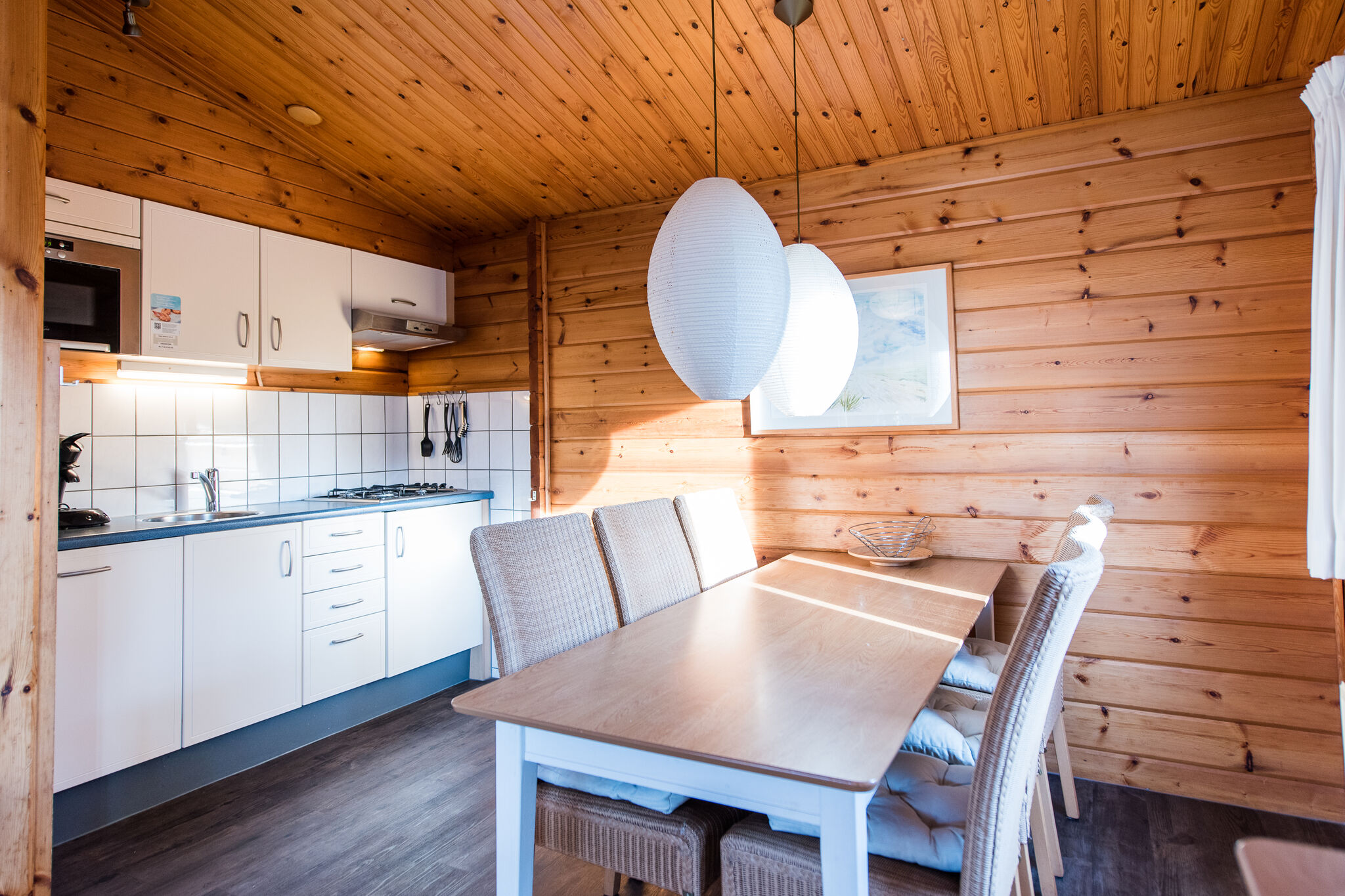 Wooden bungalow with dishwasher, 1.5 km. from the beach