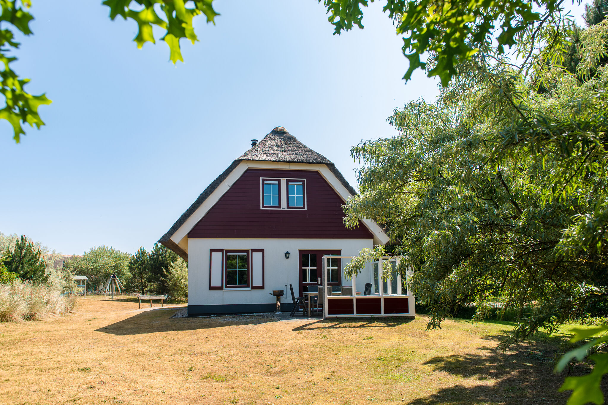 Thatched villa with dishwasher, 1.5 km. from the beach