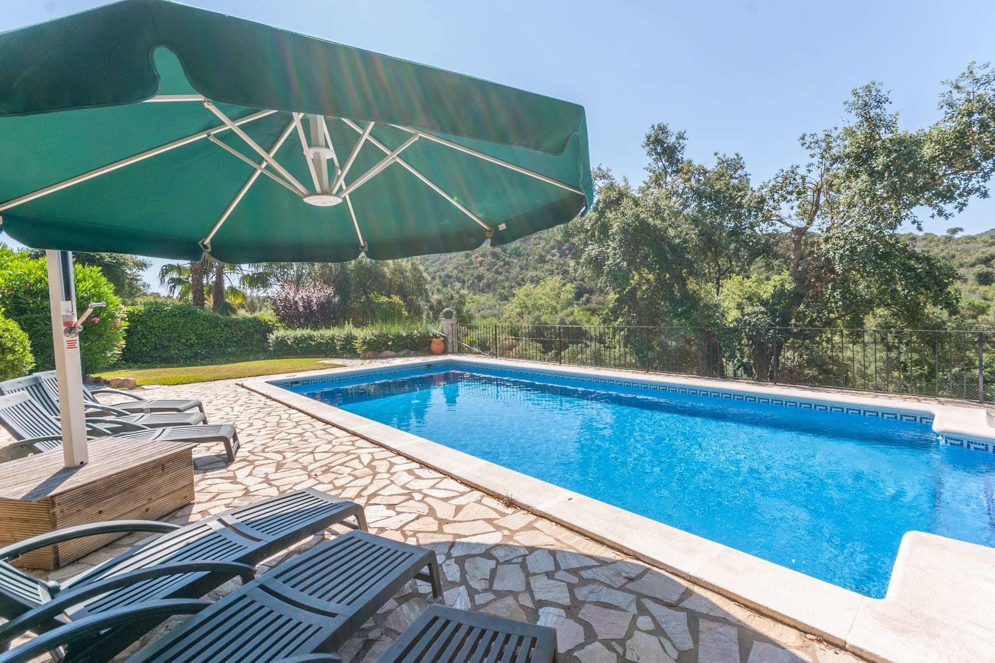Villa moderne avec piscine privée près de la mer à Calonge