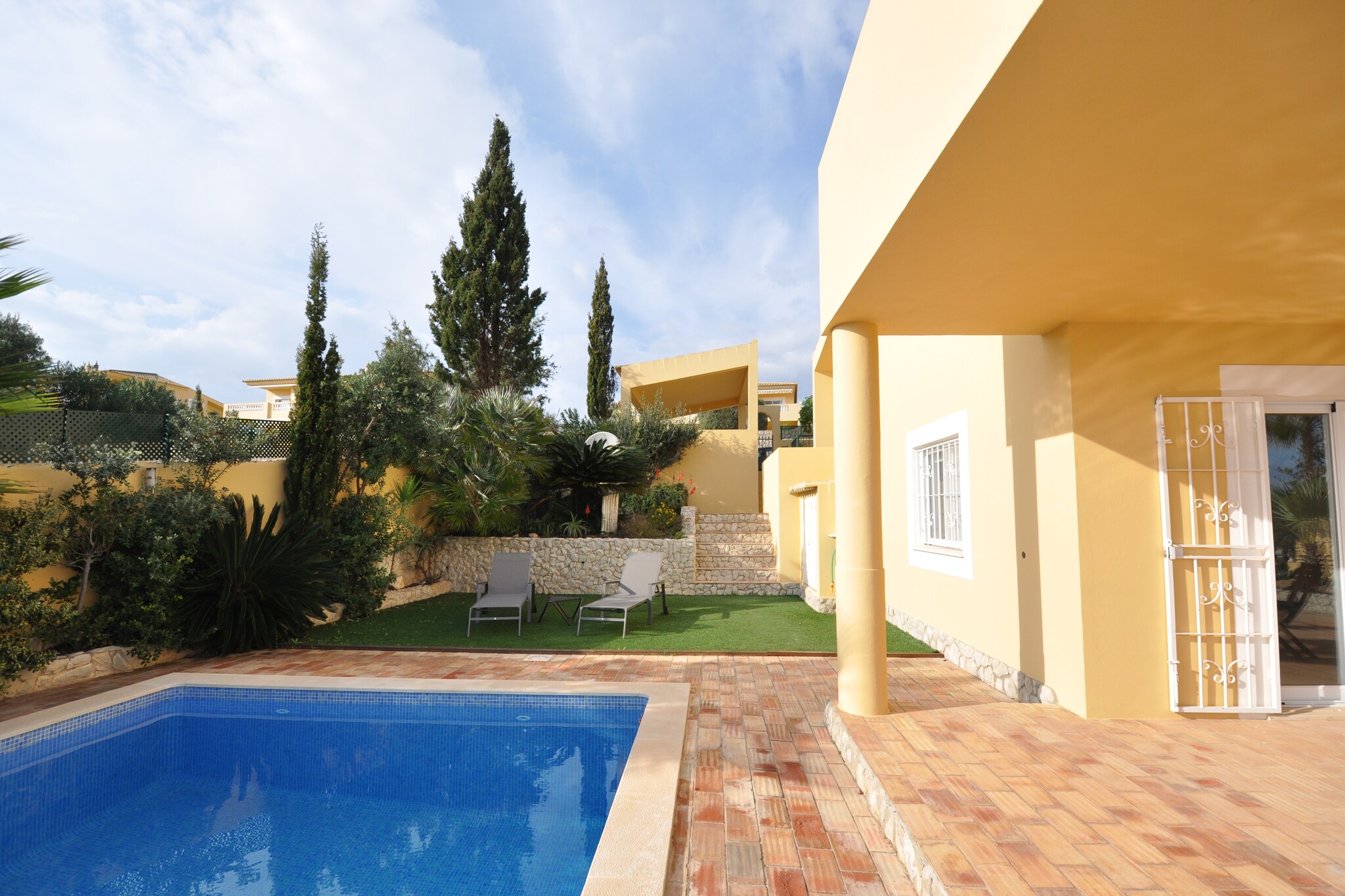 Located in Lagos in Algarve, this holiday home with 2 bedrooms for 4 people, overlooks the sea and Meia Praia. Ideal for couples, guests can enjoy a hot barbecue and access free WiFi here. 
To experience the local nightlife, you can visit the bars 1000 metres away. You can enjoy a day basking in the sun and water sports at the beach nearby, 500 metres away. Golf enthusiasts can visit the golf course, 2 kilometres away. The town center of Lagos (2 km) is also worth exploring and the Marina is a must-visit. 
Guests can cozy around the fireplace in the spacious living room and turn on the stereo unit. The kitchen is equipped with an oven, microwave, dishwasher and refrigerator. This holiday home also features a washing machine, bathtub, a terrace and a hall. You can enjoy the beautiful views of the sea and enjoy a relaxing holiday here. 
Public transport is available 1000 metres away while a train station is located at a distance of 2 kilometres. The nearest airport is 80 kilometres away. Costs for late arrivals -From 20pm – 22pm – 30 euros -From 22pm  - 00h – 50 euros - From  00h – 2pm – 100 euros