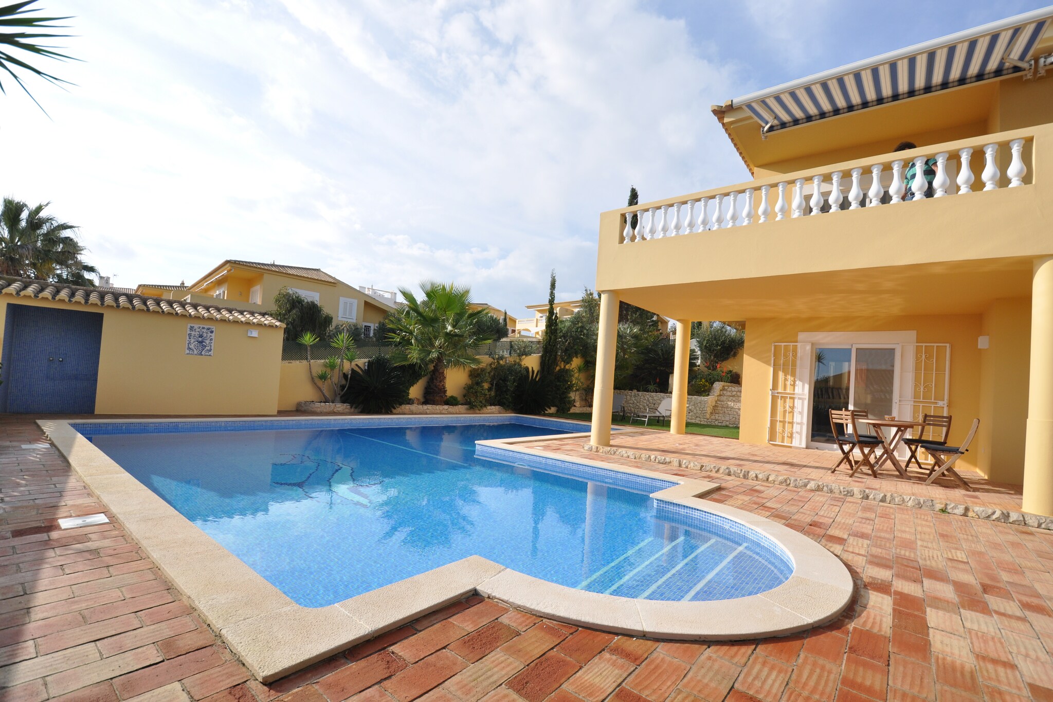 Villa with views like the pool, sea, Meia Praia.