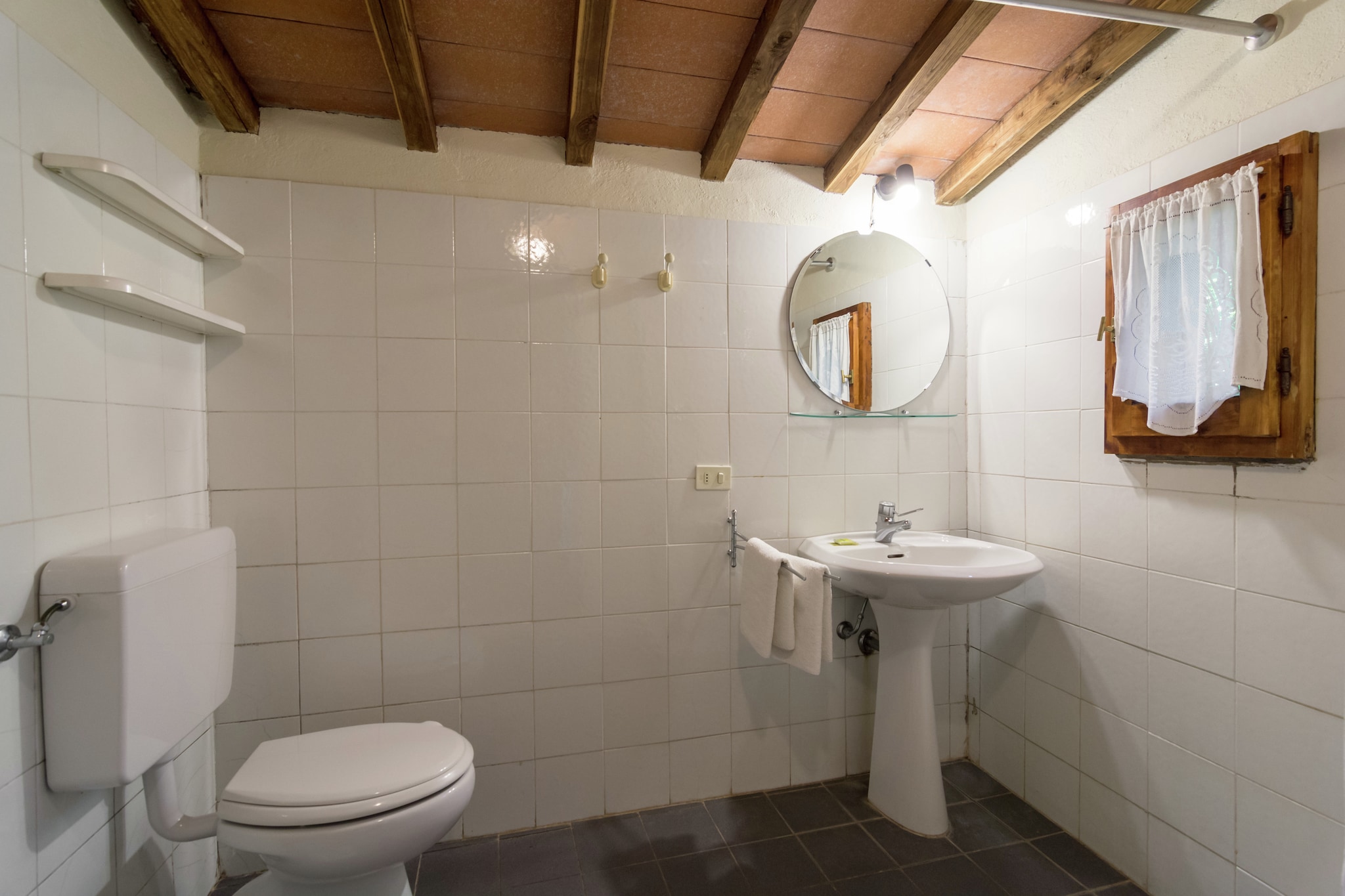 Camino Ugo-Bathroom