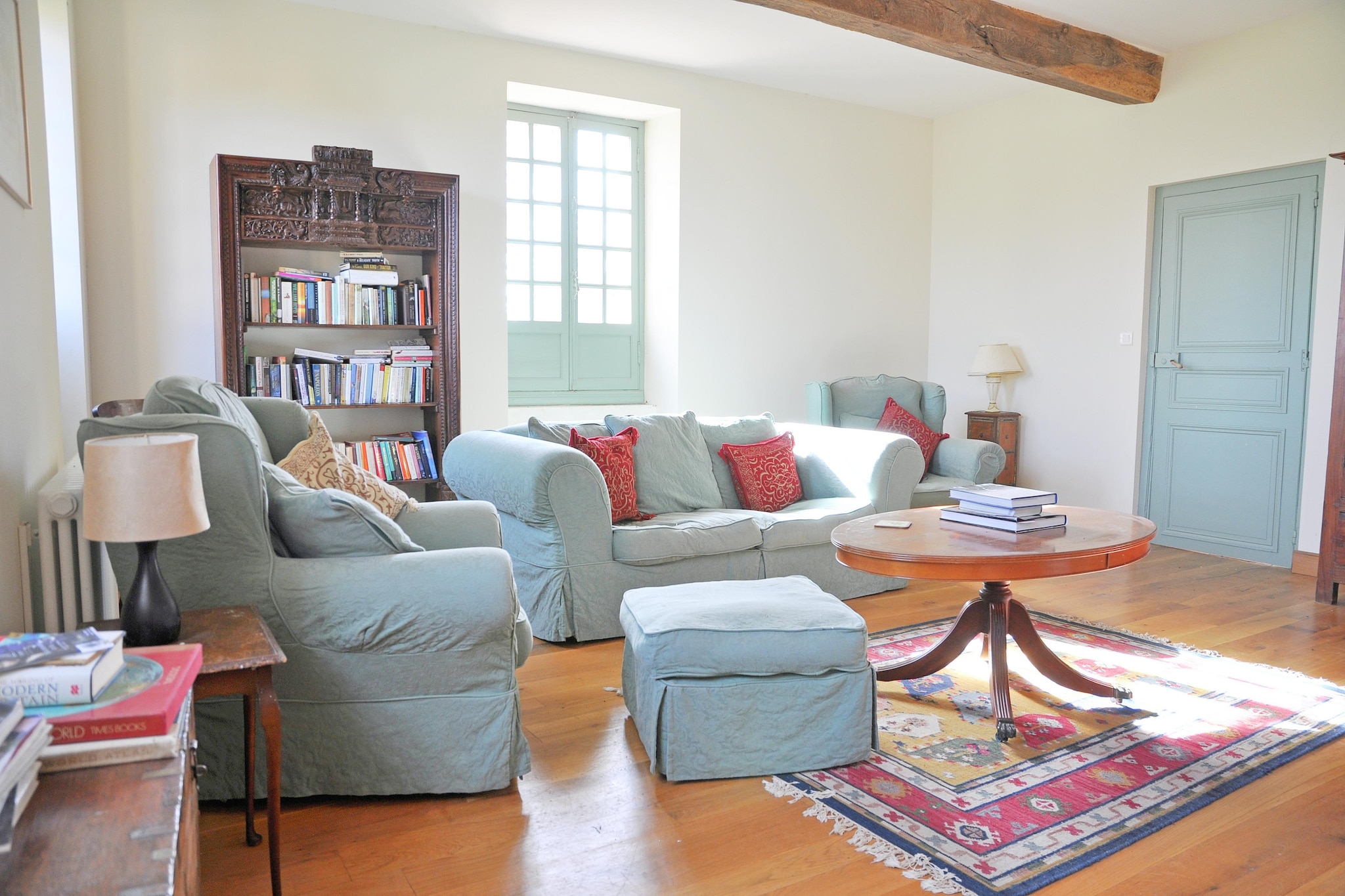 Ground floor: (Living room(TV, fireplace, DVD player), dining room(dining table), Kitchen(electric kettle, toaster, cooker(4 ring stoves), coffee machine, oven, combination microwave, dishwasher, fridge-freezer), Bedroom with bathroom(2x single bed(90 x 200 cm), shower, washbasin, toilet), recreation room(table tennis table), pantry(washing machine), toilet, garden doors)\n\nOn the 1st floor: (Bedroom with bathroom(double king size bed(200 x 180 cm), bath tub, washbasin, toilet, balcony), Bedroom with bathroom(double king size bed(200 x 180 cm), bath tub, washbasin, toilet), Bedroom with bathroom(2x single bed(90 x 200 cm), bath tub, washbasin, toilet), Bedroom with bathroom(2x single bed(90 x 200 cm), shower, washbasin, toilet))\n\nmicrowave, bathtub or shower, heating(central), terrace(private), garden(private, illuminated), garden furniture, sun loungers, parking, swimming pool(private, 10 x  5 m., opened from Jul upto and including Sep), children\'s bed, high chair, ironing board, plancha grill