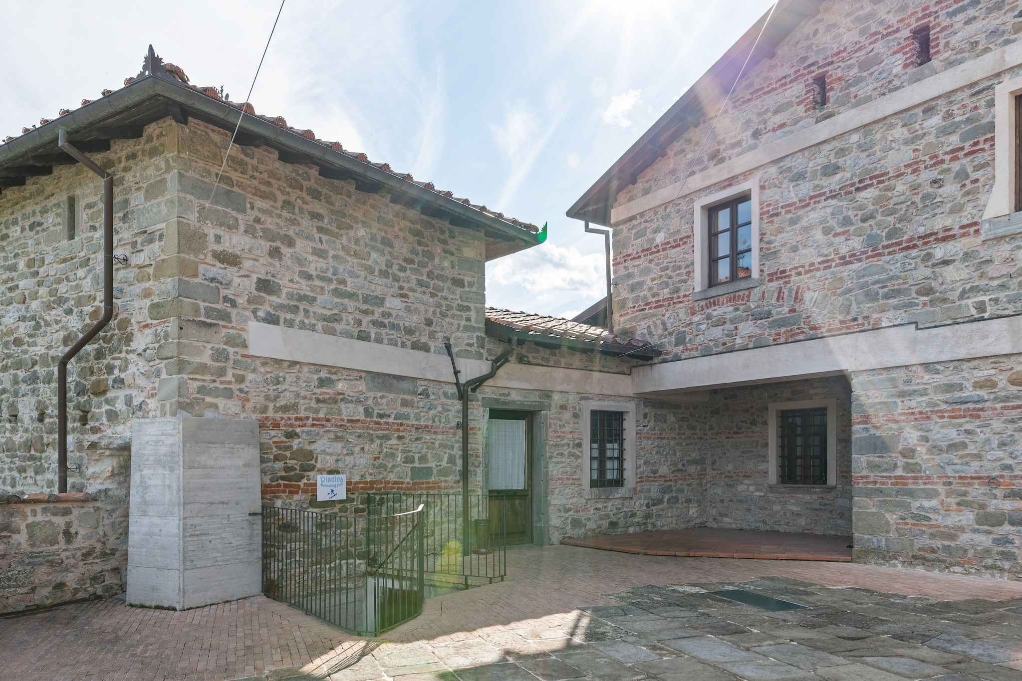 Ancient Farmhouse with private heated hot tub and pool