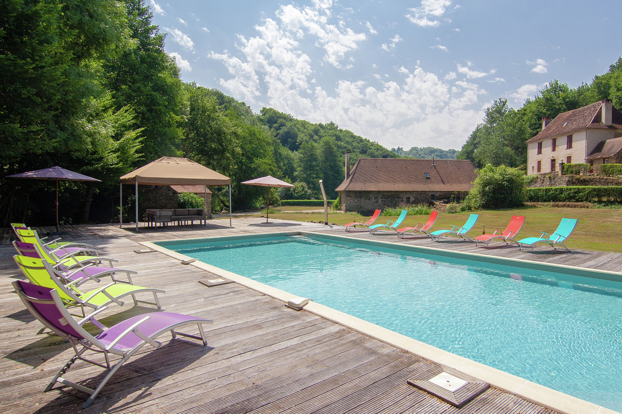 Twee authentieke vakantiehuizen met verwarmd privézwembad (12x6, mooie locatie