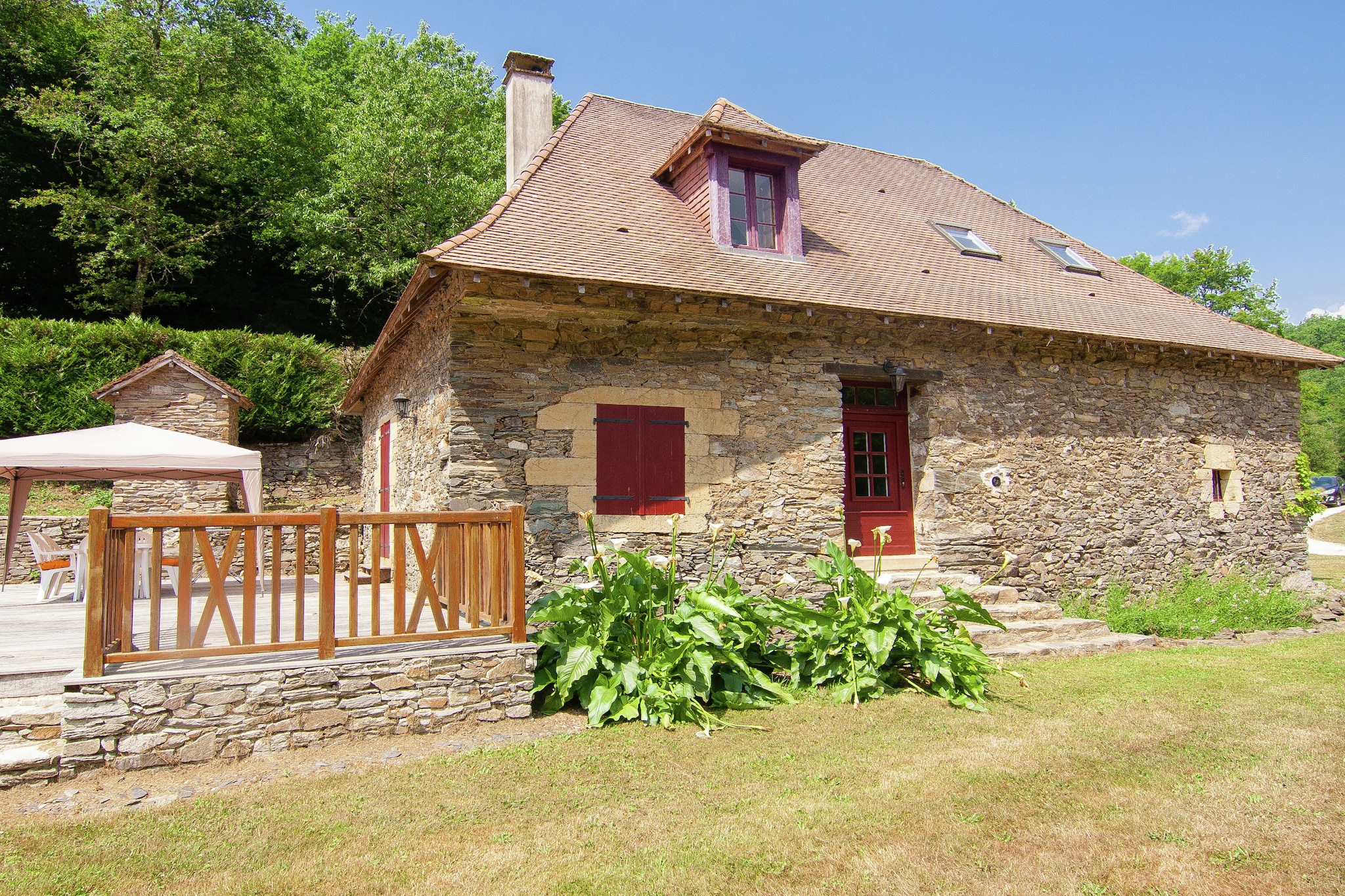 Charming chalet with swimming pool