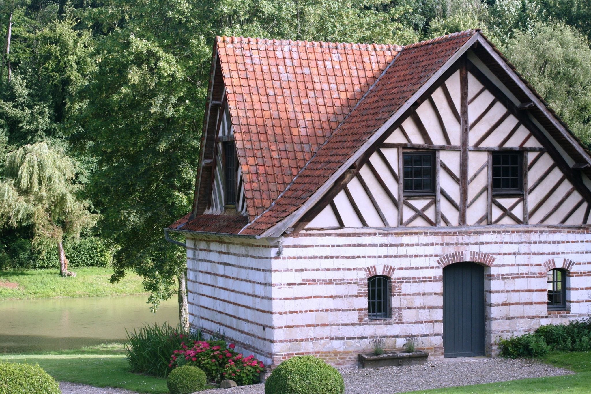 Charming half-timbered house on quiet waterside between Abbeville and Amiens