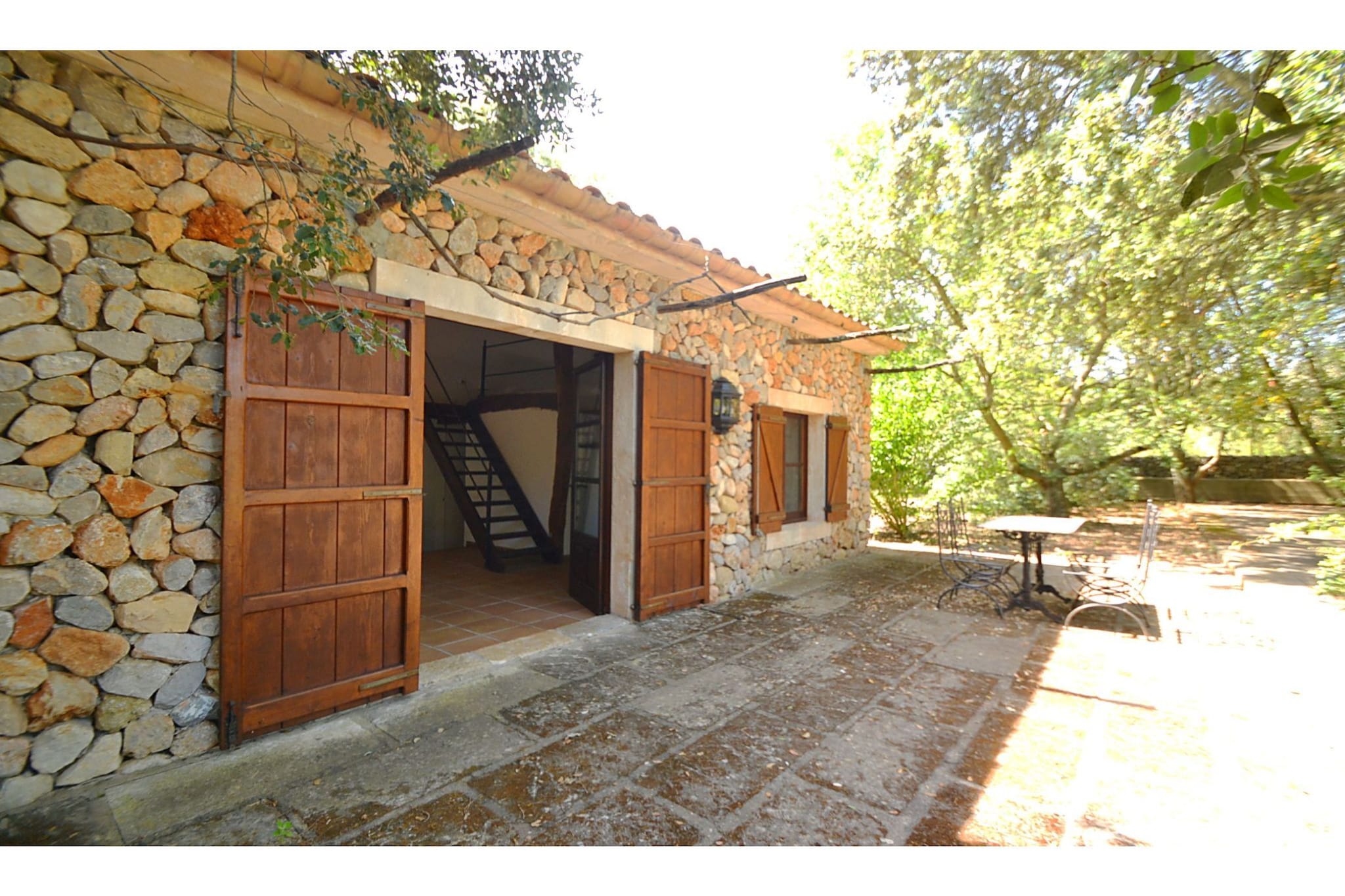 Well-kept farmhouse with separate guest house, private pool, terrace and Wifi