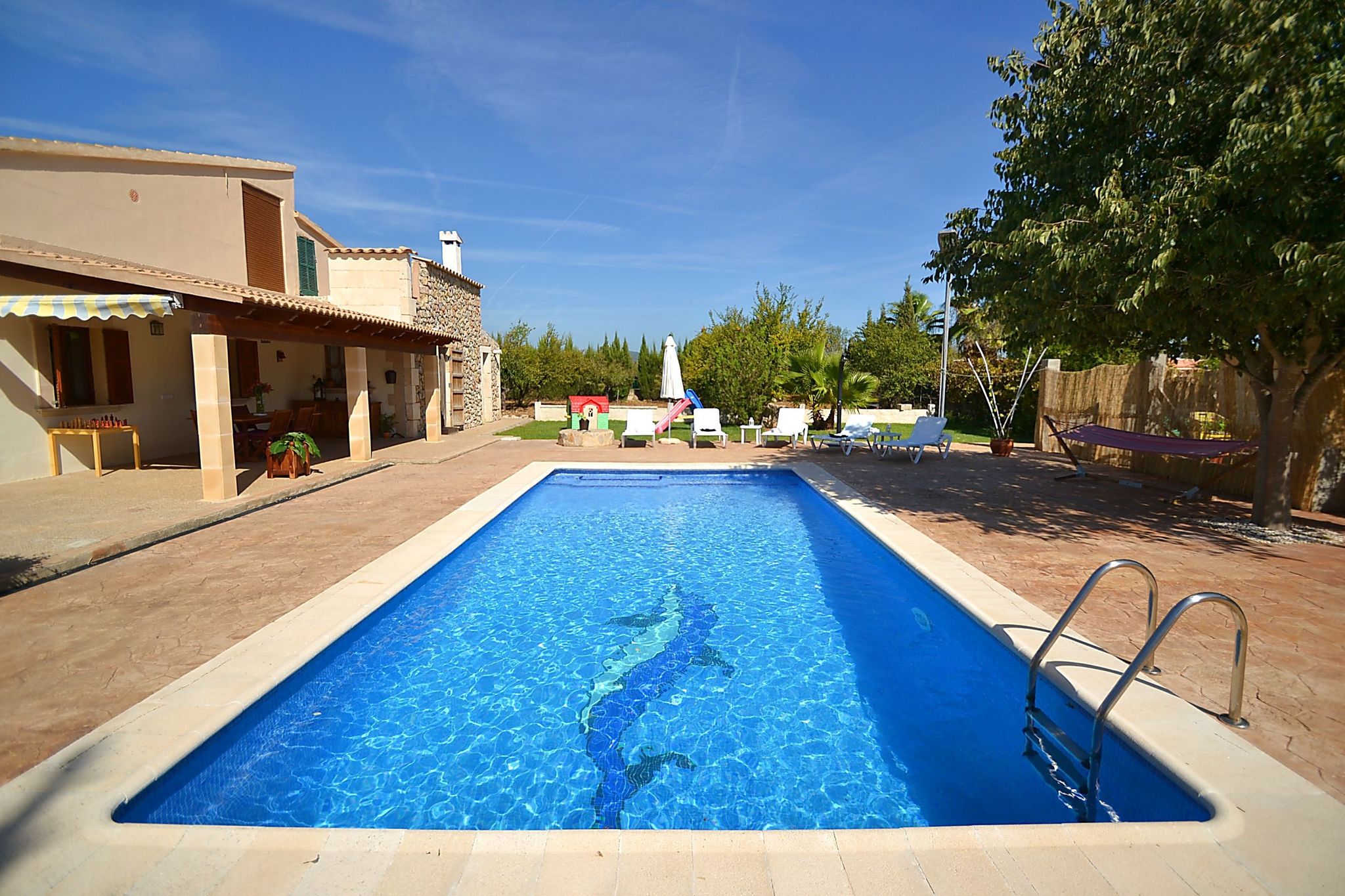 Beautiful country house with pool and air conditioning ideal for children