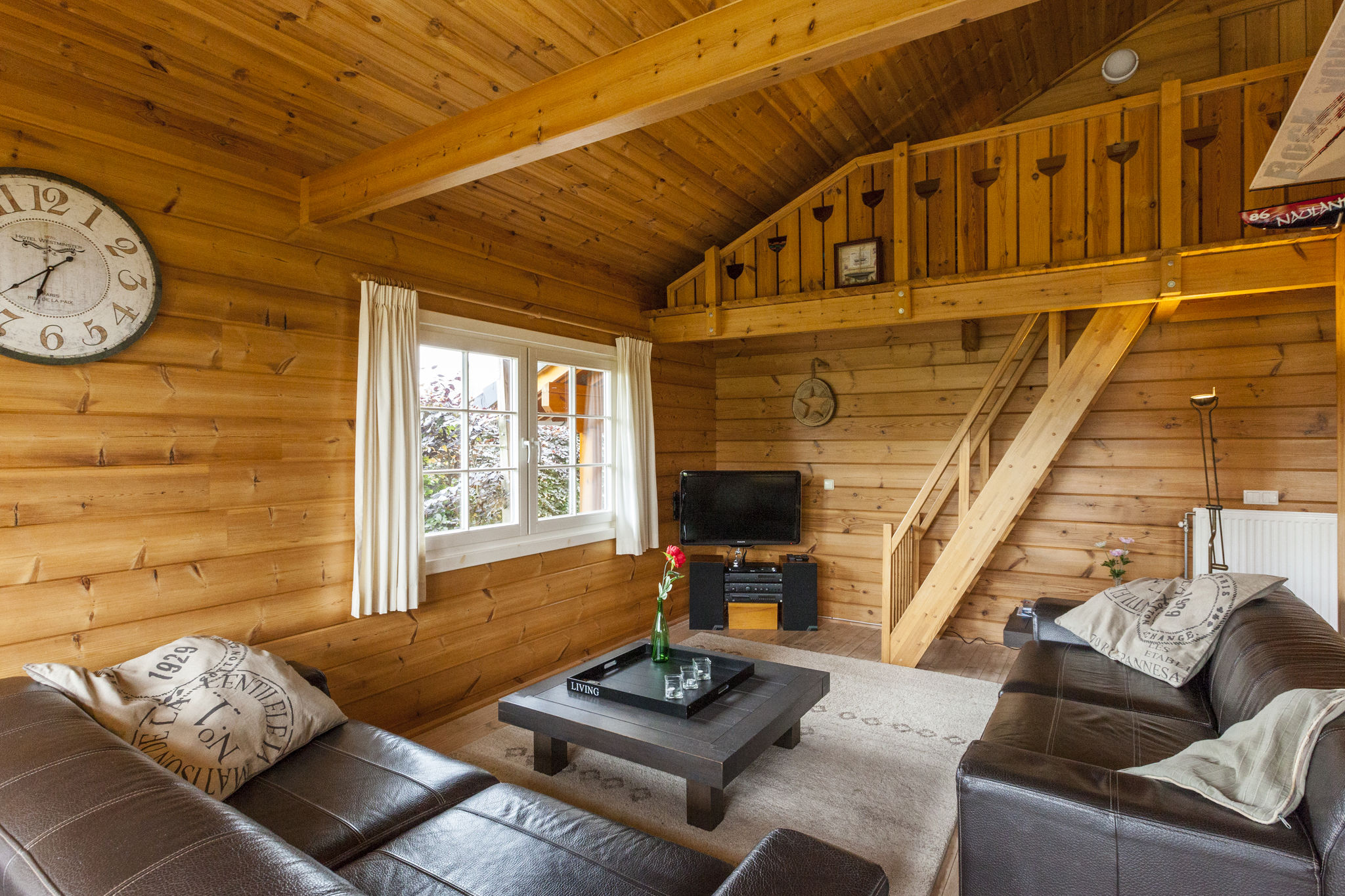 Cosy wooden chalet with private garden