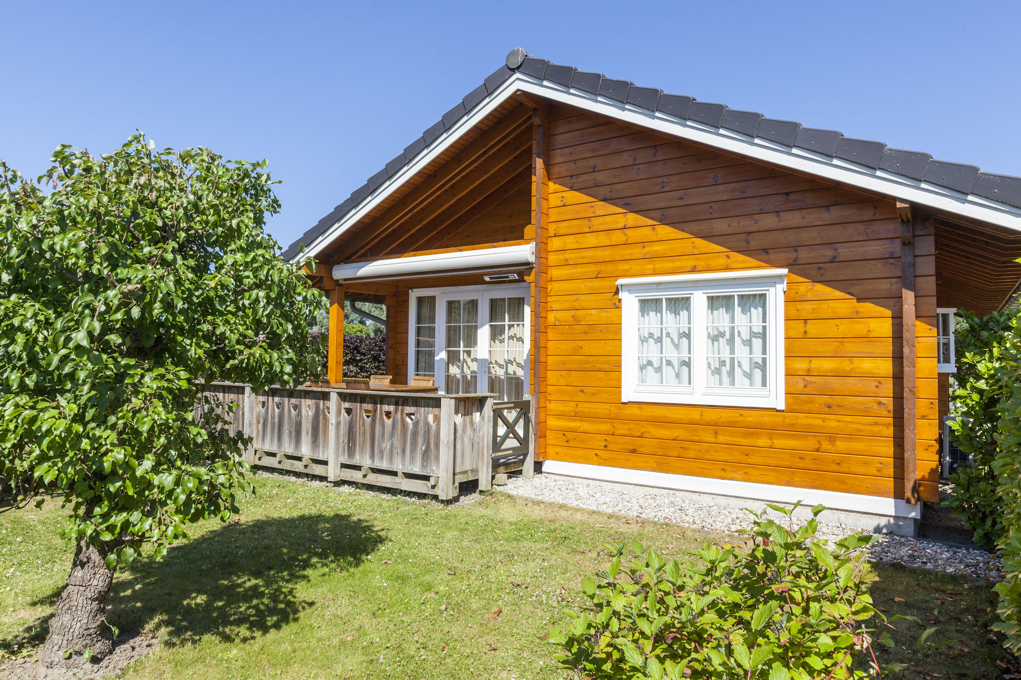 Cosy wooden chalet with private garden