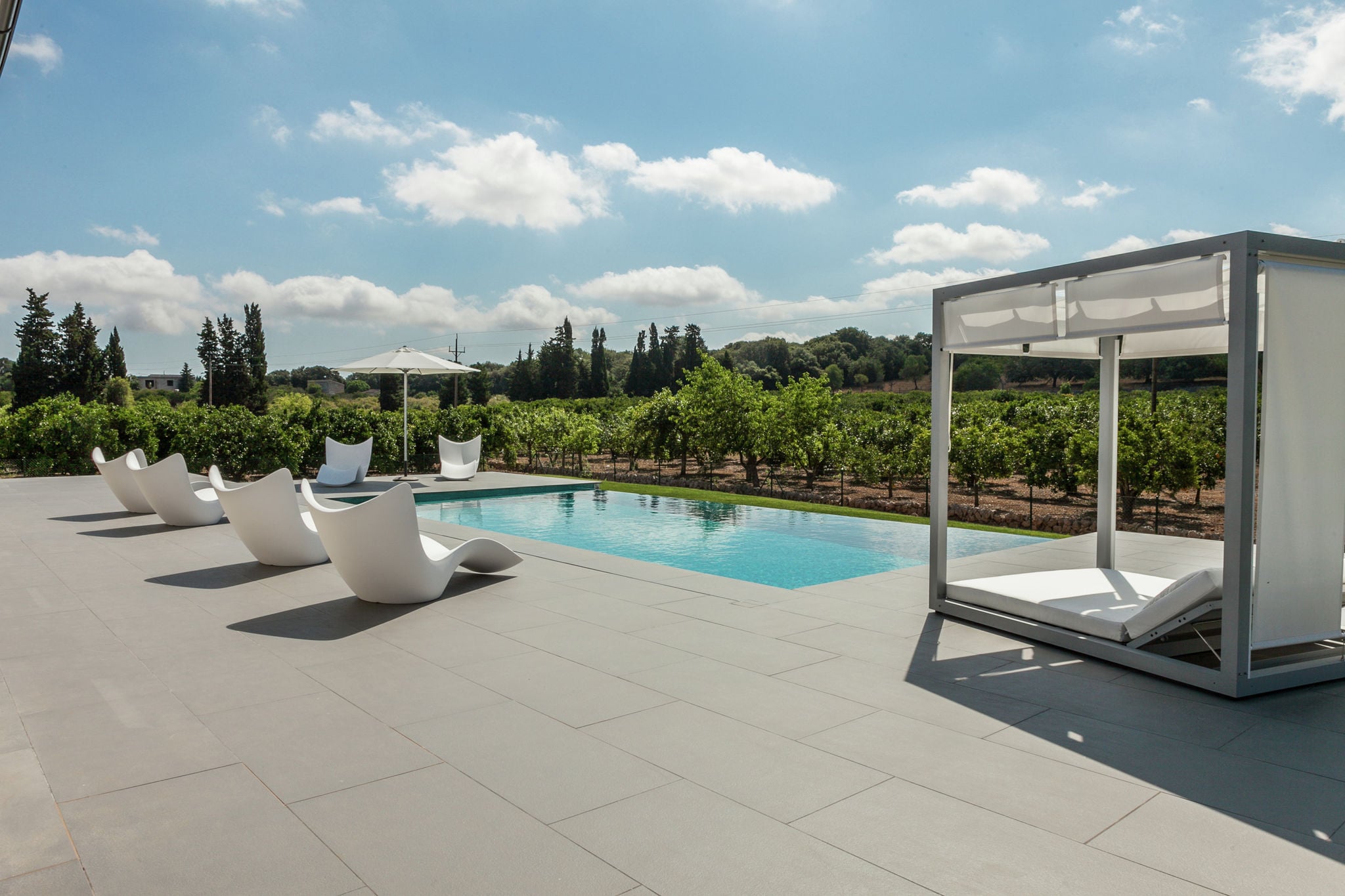 Demeure moderne avec piscine privée à Muro Majorque