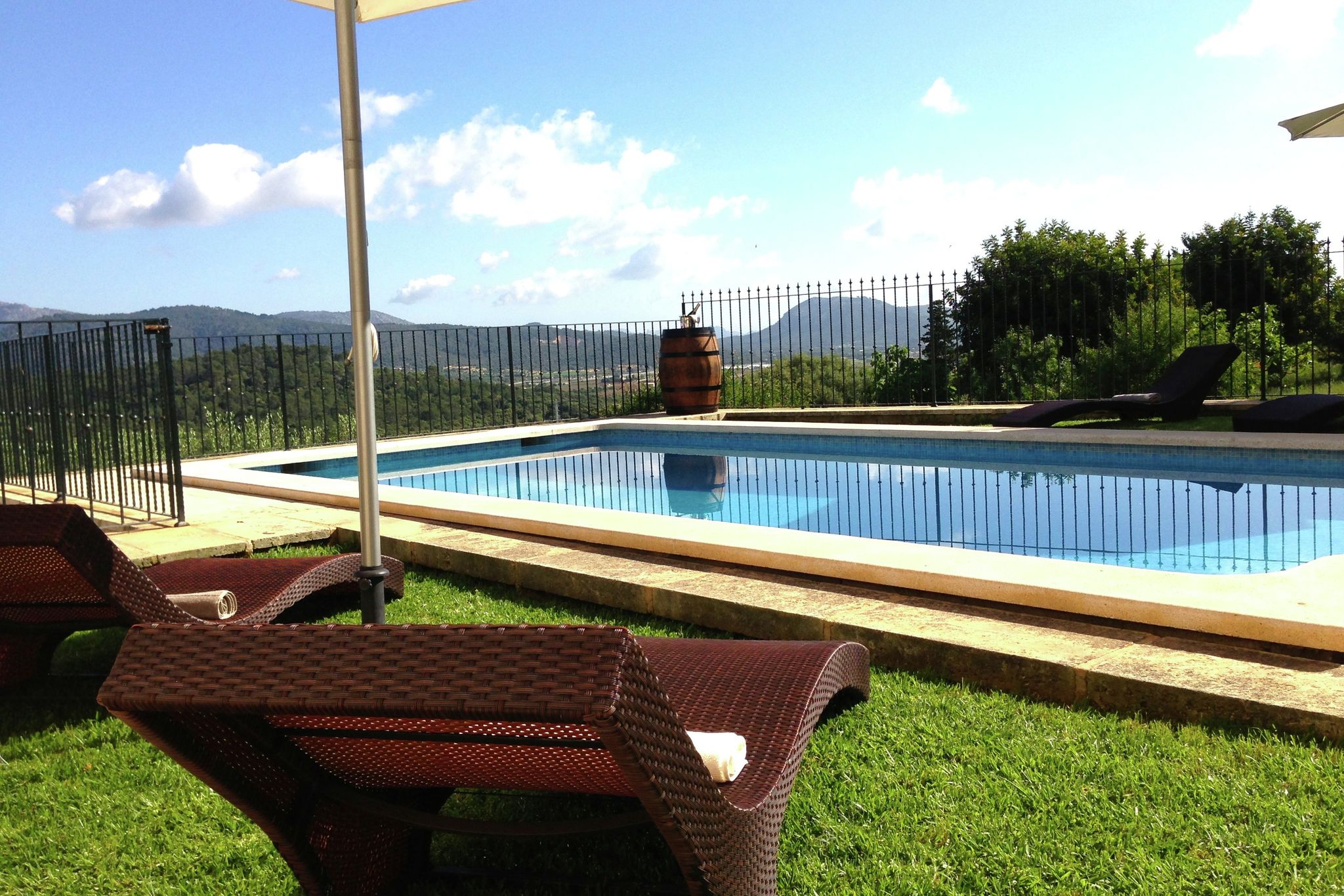 Maison de vacances spacieuse à Buger Sapin avec piscine