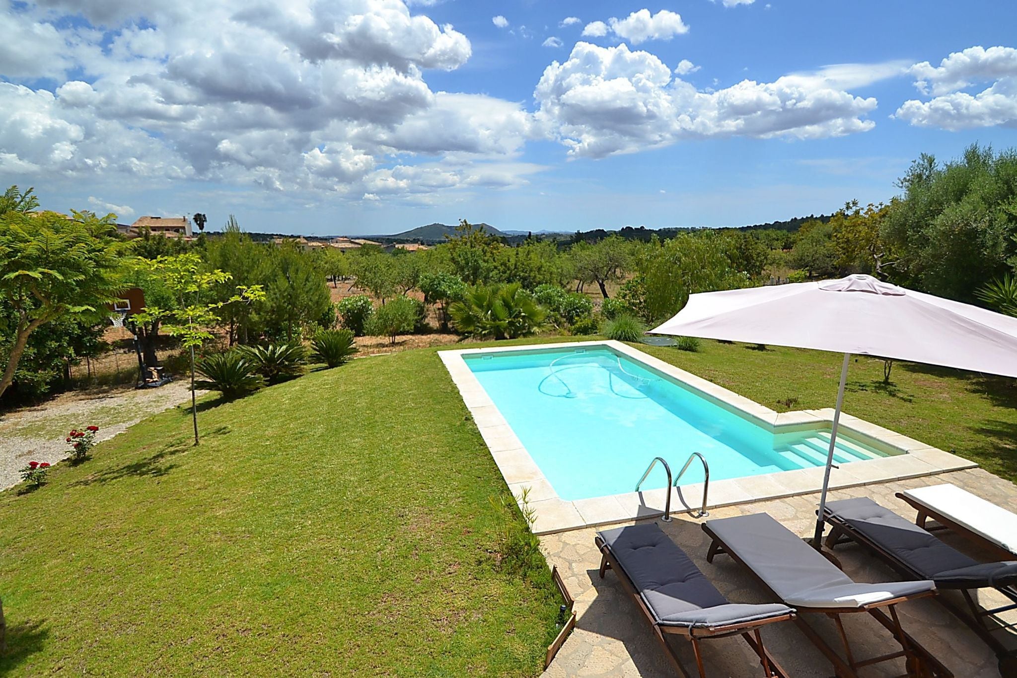 Beautiful townhouse with pool and panoramic view, surrounded by the countryside