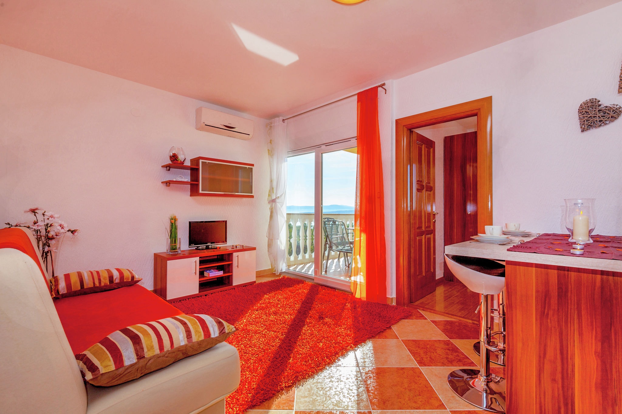 Kleurrijk appartement in Dramalj met uitzicht op de eilanden