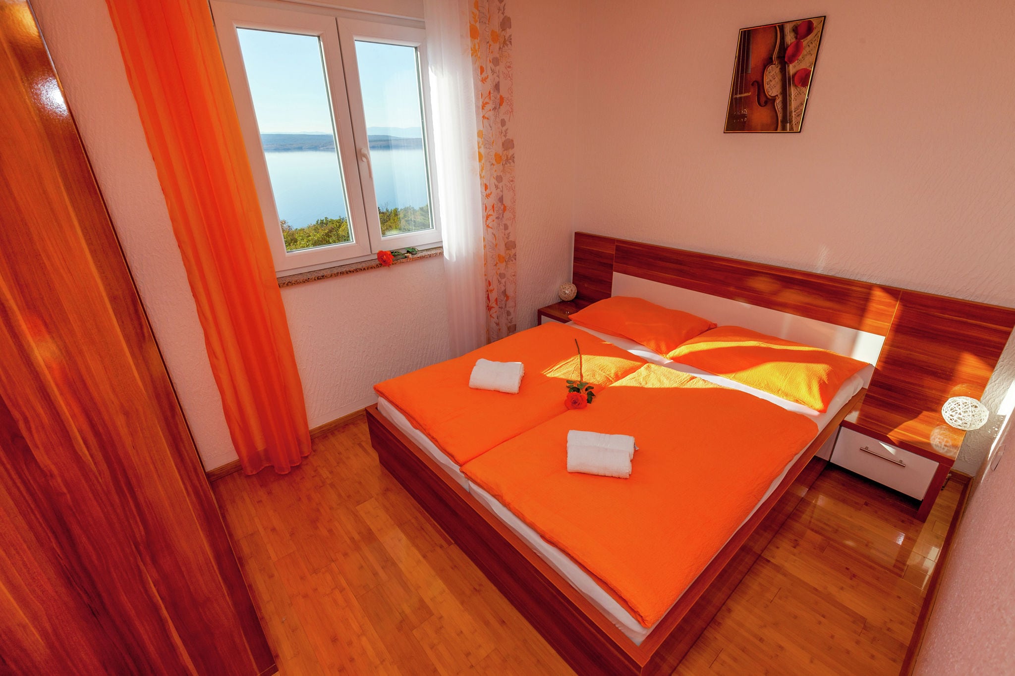 Kleurrijk appartement in Dramalj met uitzicht op de eilanden