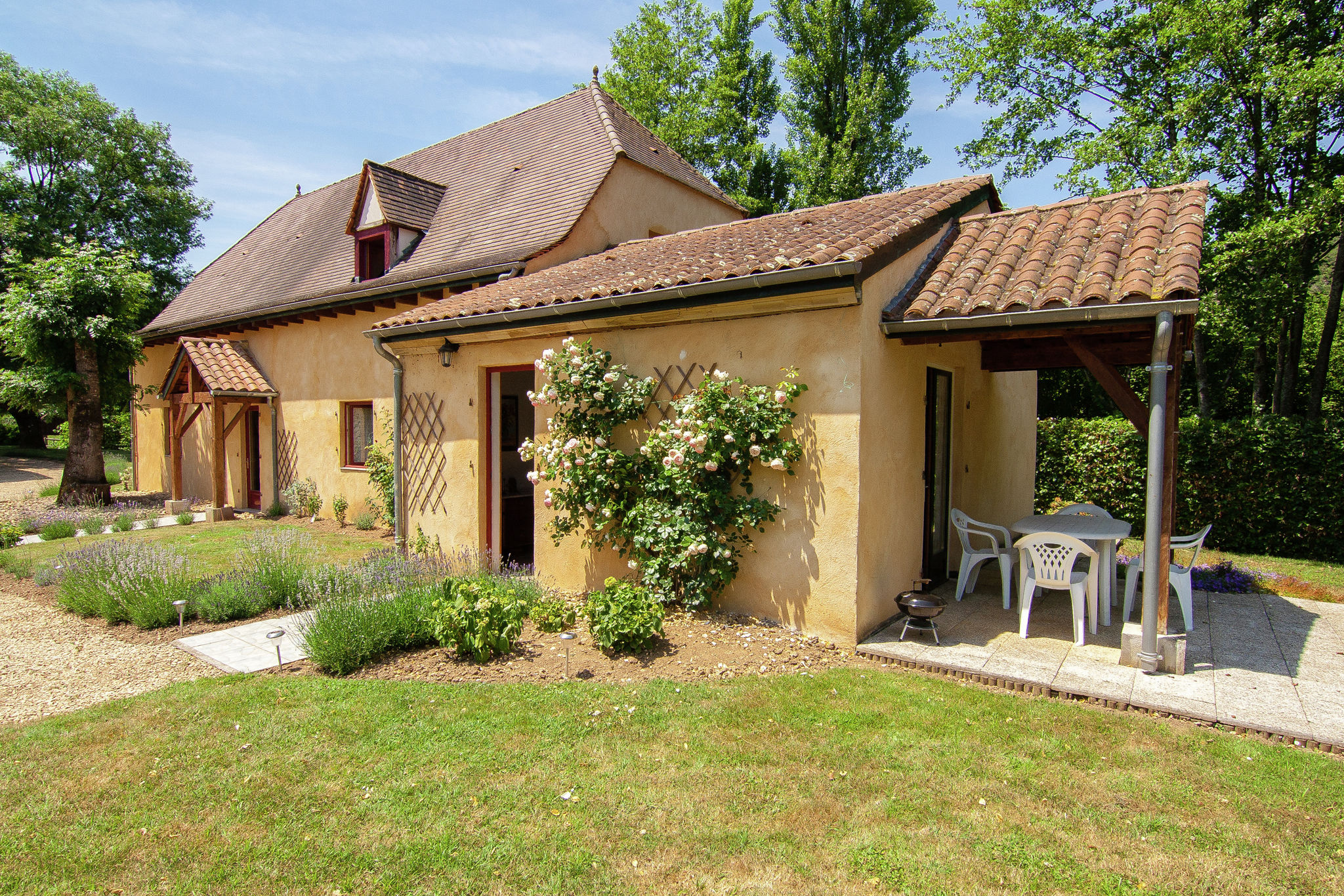 Charmantes Cottage mit Pool in Vézac, Südfrankreich