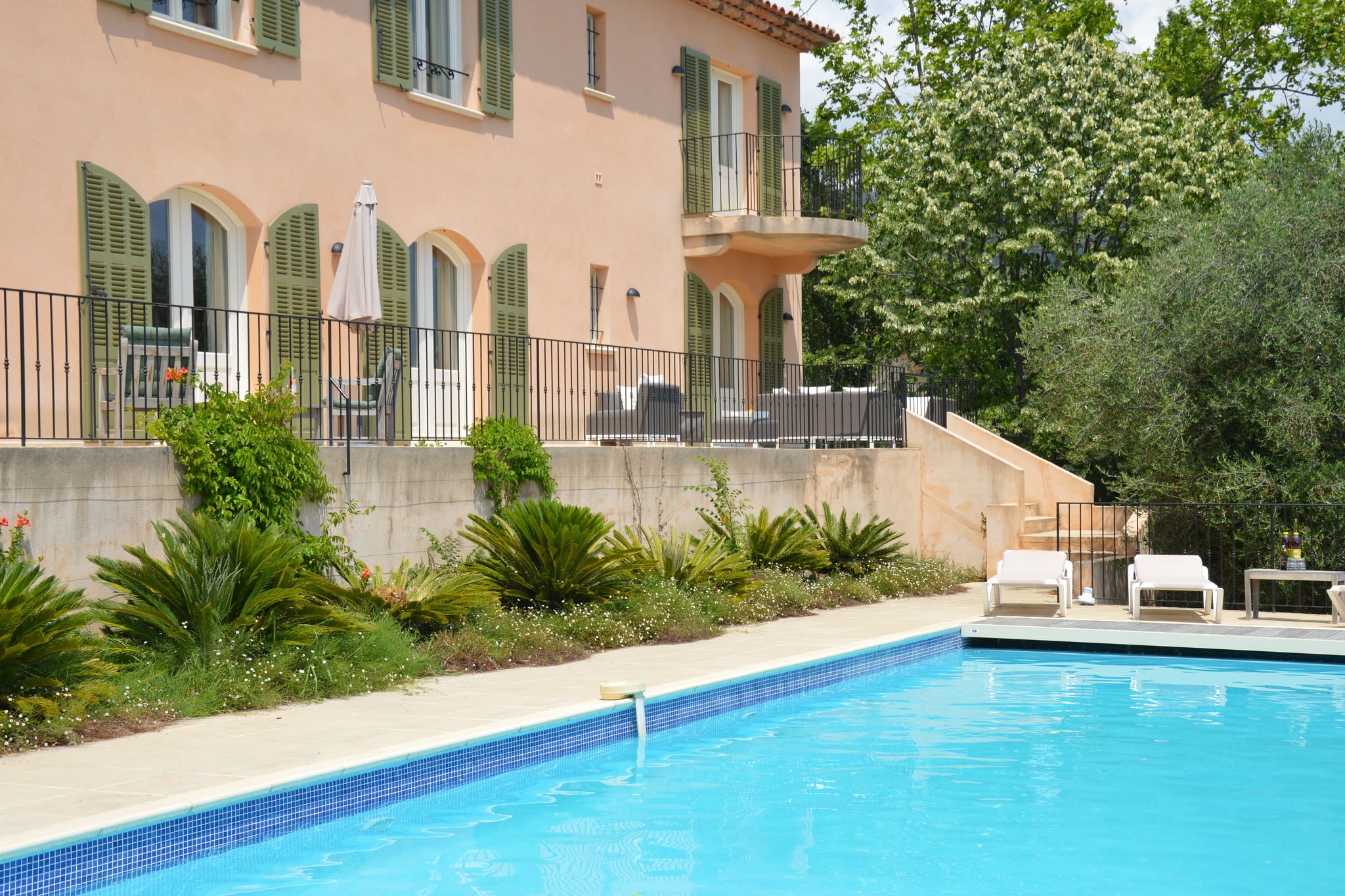 Moderne villa in Cabris met privézwembad