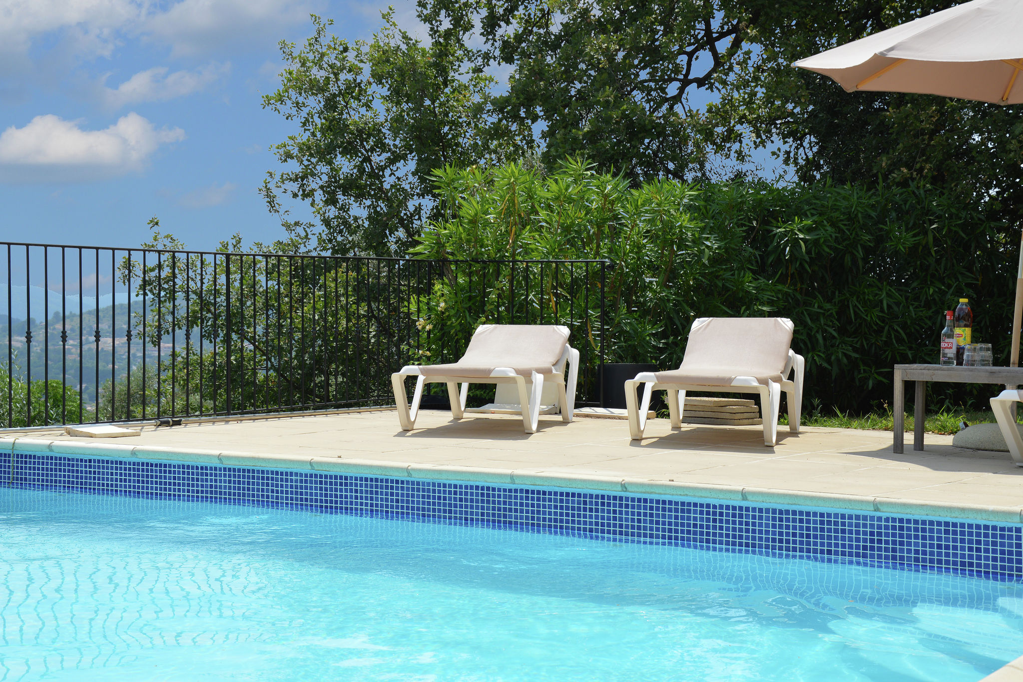 Moderne Villa mit privatem Pool in Cabris