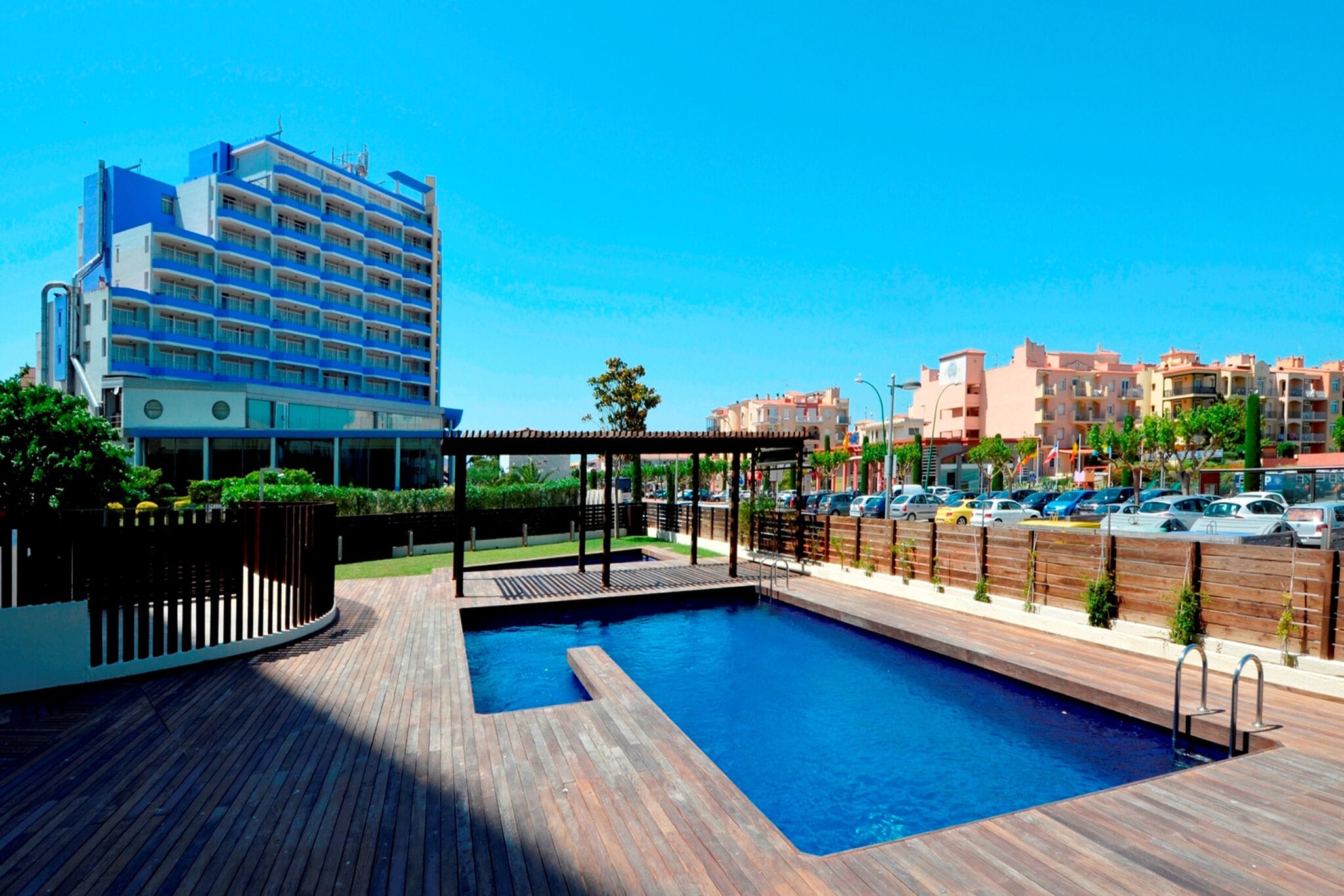 Apartment with 3 bedrooms, sea views and pool