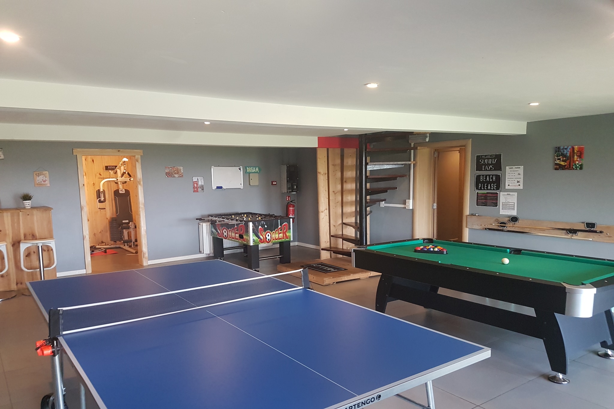 Ground floor: (Entrance, Sitting room(TV(dutch television channels)), Sitting room(stove(Pellet)), open kitchen(cooker(4 ring stoves), coffee machine, oven, microwave, dishwasher, 2x fridge), Bedroom with bathroom(double bed(160 x 200 cm), shower, washbasin), toilet, playroom(TV), terrace, garden furniture)\n\nOn the 1st floor: (bedroom(double bed(160 x 200 cm)), bedroom(double bed(160 x 200 cm)), bedroom(double bed(160 x 200 cm)), bedroom(4x single bed(90 x 200 cm)), bedroom(single bed(90 x 200 cm), bunk bed(90 x 190 cm)), bathroom(shower, washbasin, toilet), bathroom(shower, washbasin), toilet)\n\nBasement: (playroom(table tennis table, table football, billiards), fitness room, relaxation area(shower, sauna), washing machine, terrace, garden furniture, BBQ)\n\ngame computer, heating(central), garden(private, fenced), parking, trampoline, children\'s bed, children\'s bed, lounge set